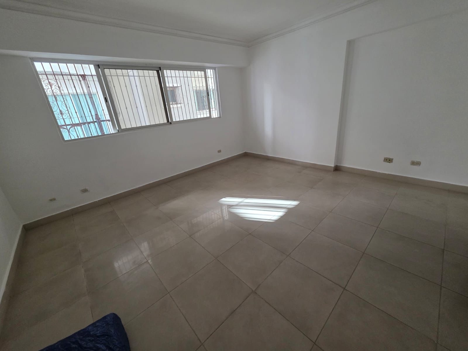 apartamentos -  Se alquila apartamento en Bella Vista, IV nivel !  3