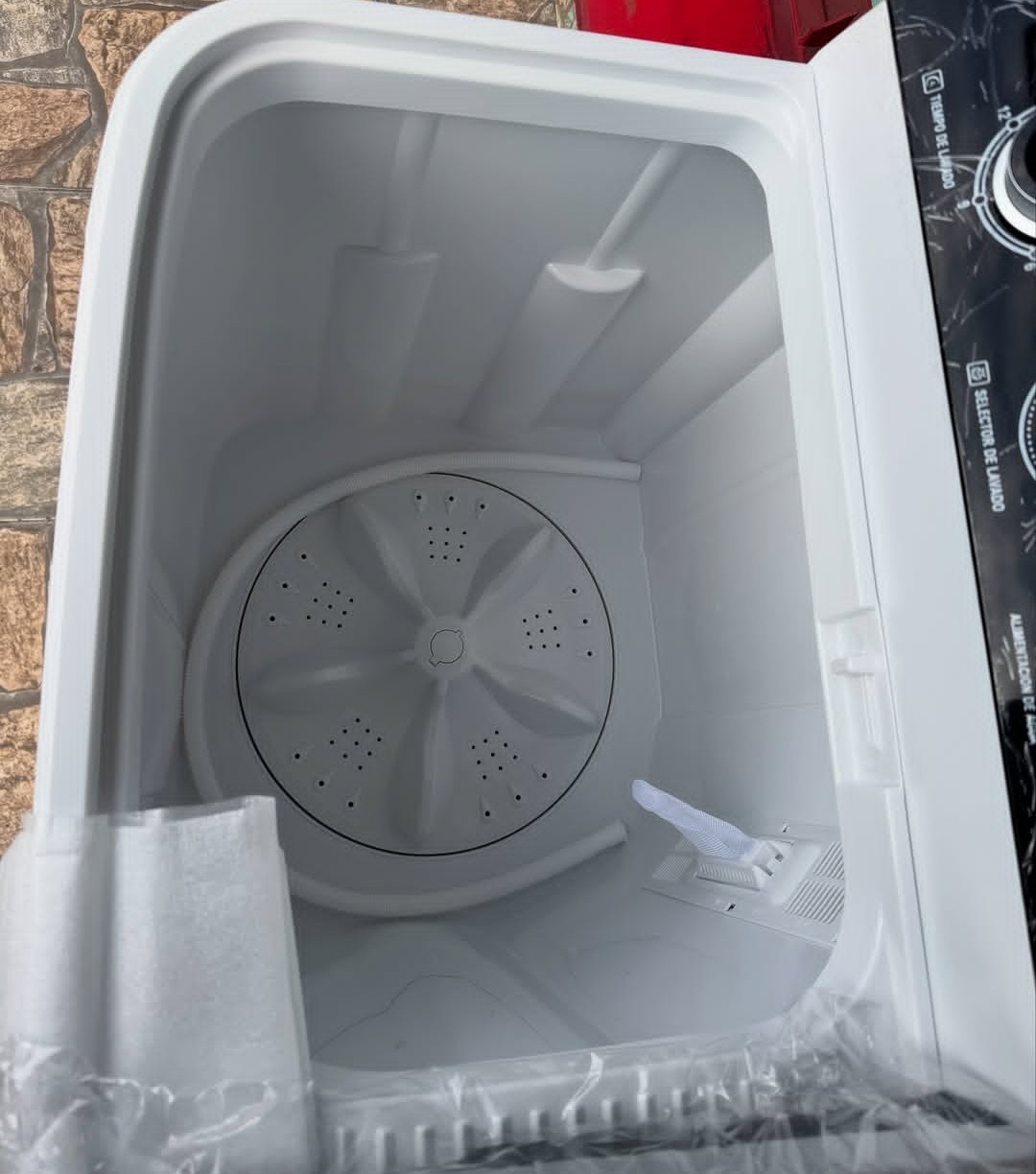 electrodomesticos - Lavadora Semi automática de Doble Tina Daiwa de 24 libras  3