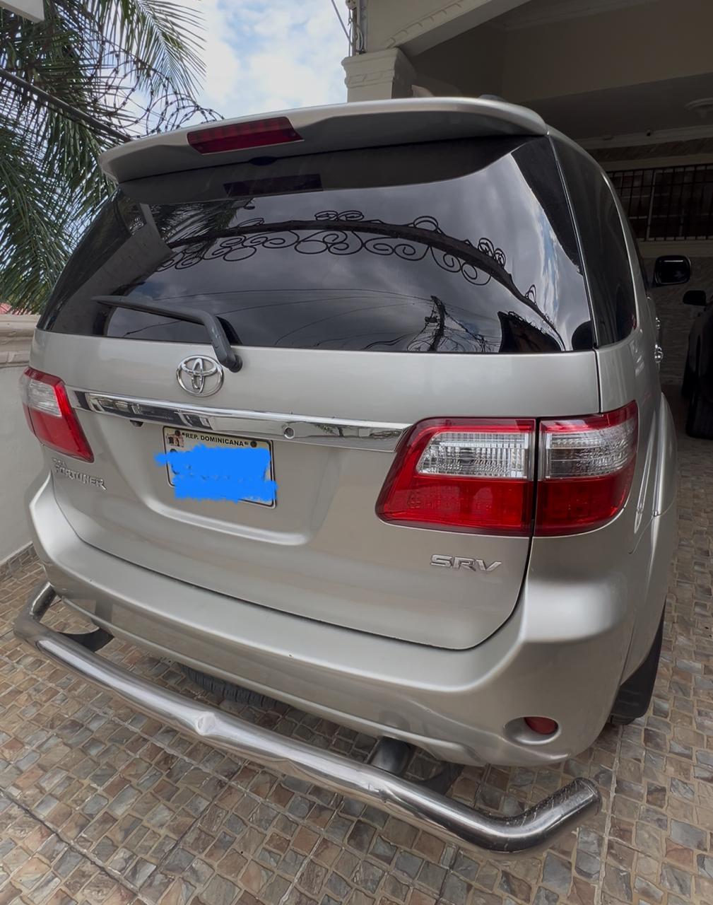 jeepetas y camionetas - Toyota Fortuner SRV 2011 – Excelente Estado 1