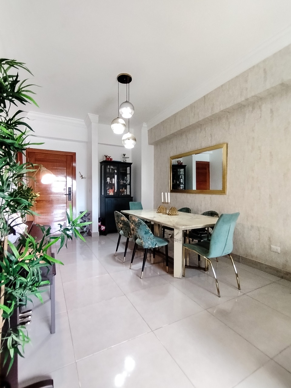 apartamentos - VENDO APARTAMENTO CONBALCON DESPEJADO EN CACICAZGO 5