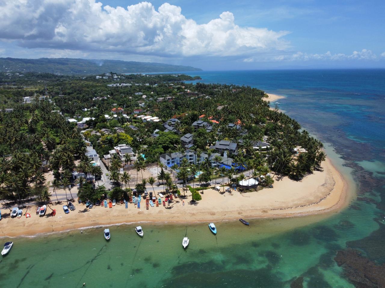 solares y terrenos - Solar en Playa las Ballenas Samana Acepto permuta 4