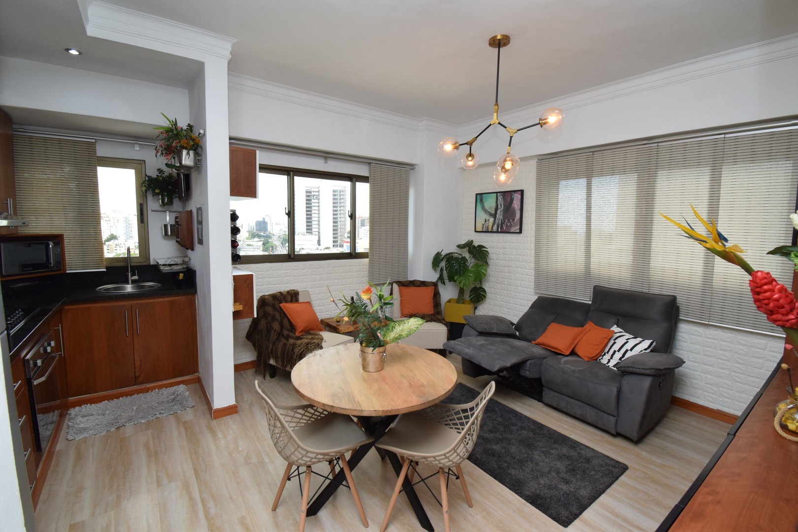 apartamentos - Apartamento en venta amueblado en Piantini
Bonito, con espacio justo y muy bien  3
