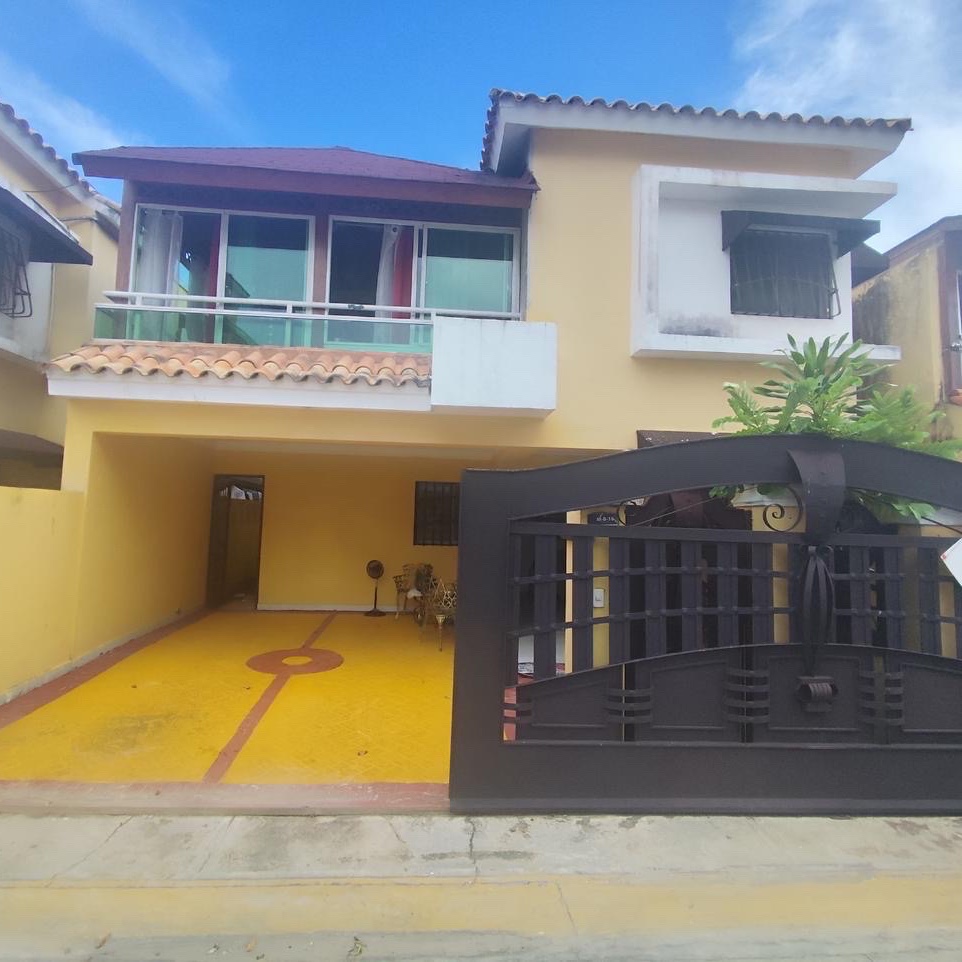 casas - Elegante Casa De 2 Niveles Con 3 Habitaciones Residencial Cerrado
 0