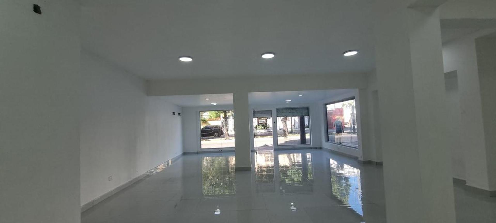oficinas y locales comerciales - Local en Alquiler en Mirador Norte 8