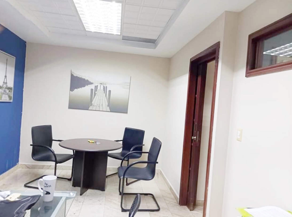 oficinas y locales comerciales - Local céntrico en los Prados 5