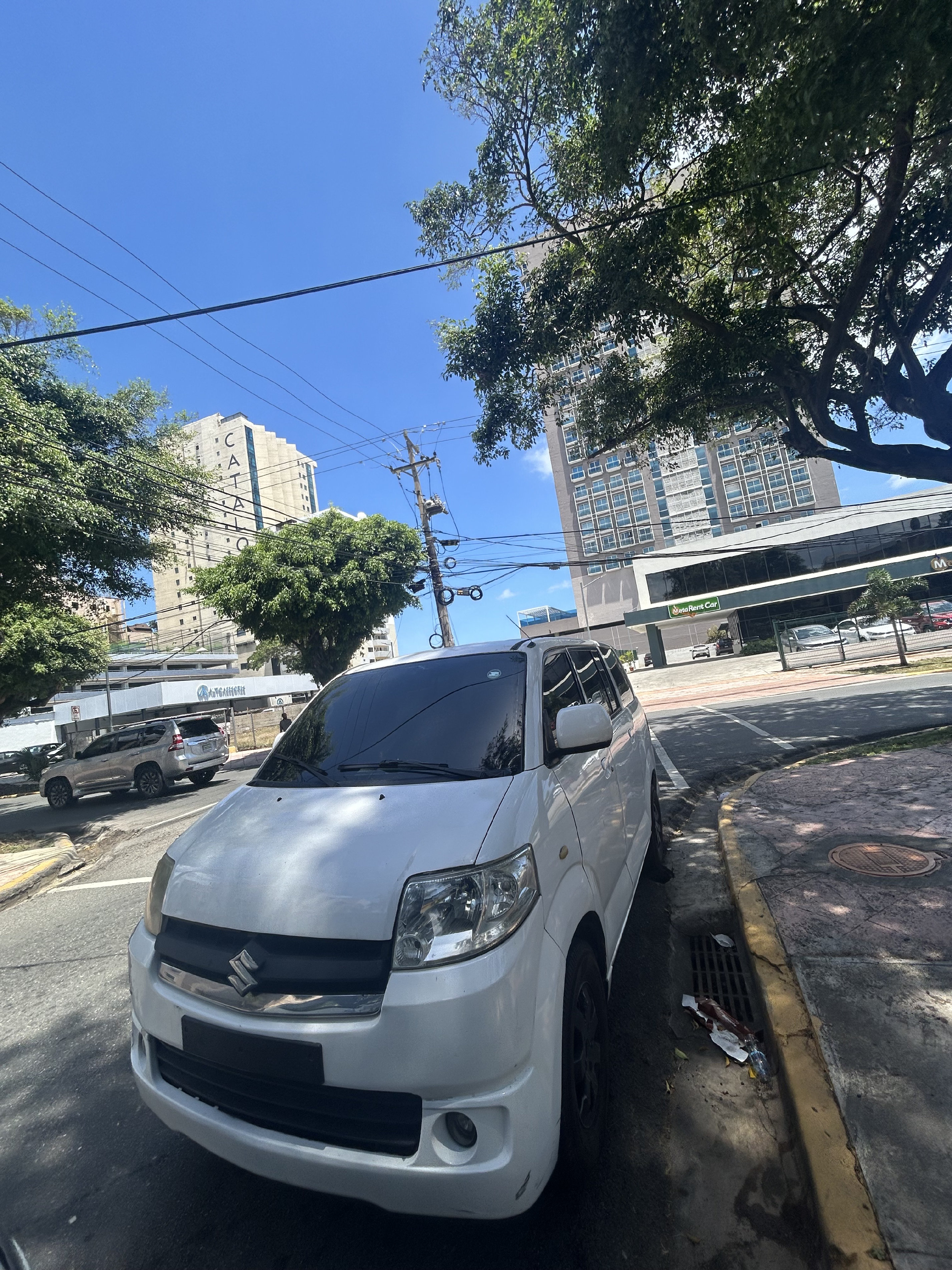jeepetas y camionetas - Se vende Suzuki APV 2011- Automático, gasolina y gas 2
