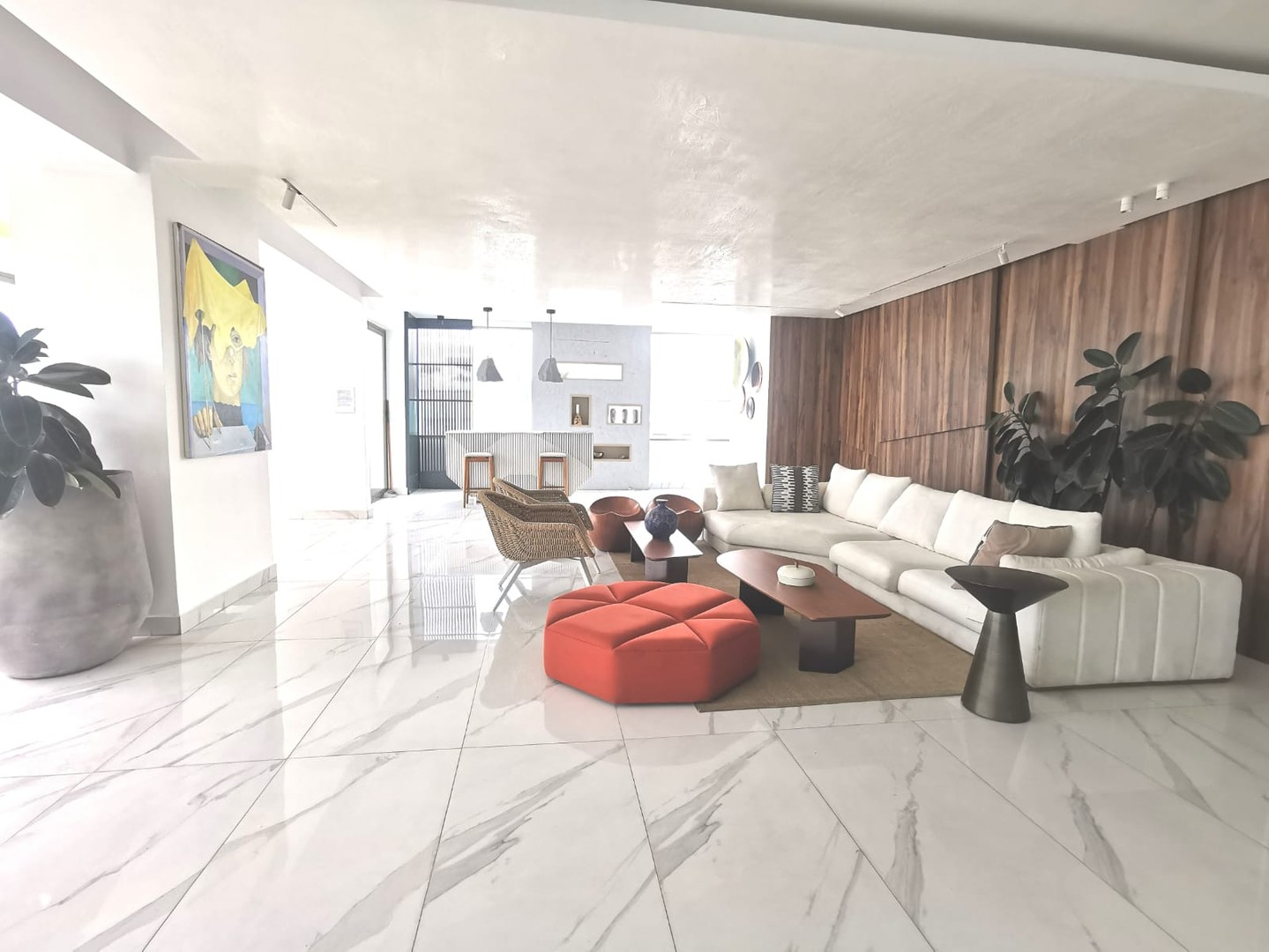 apartamentos - ‼Se vende amplio apartamento a pocas esquinas de la Churchill. 5