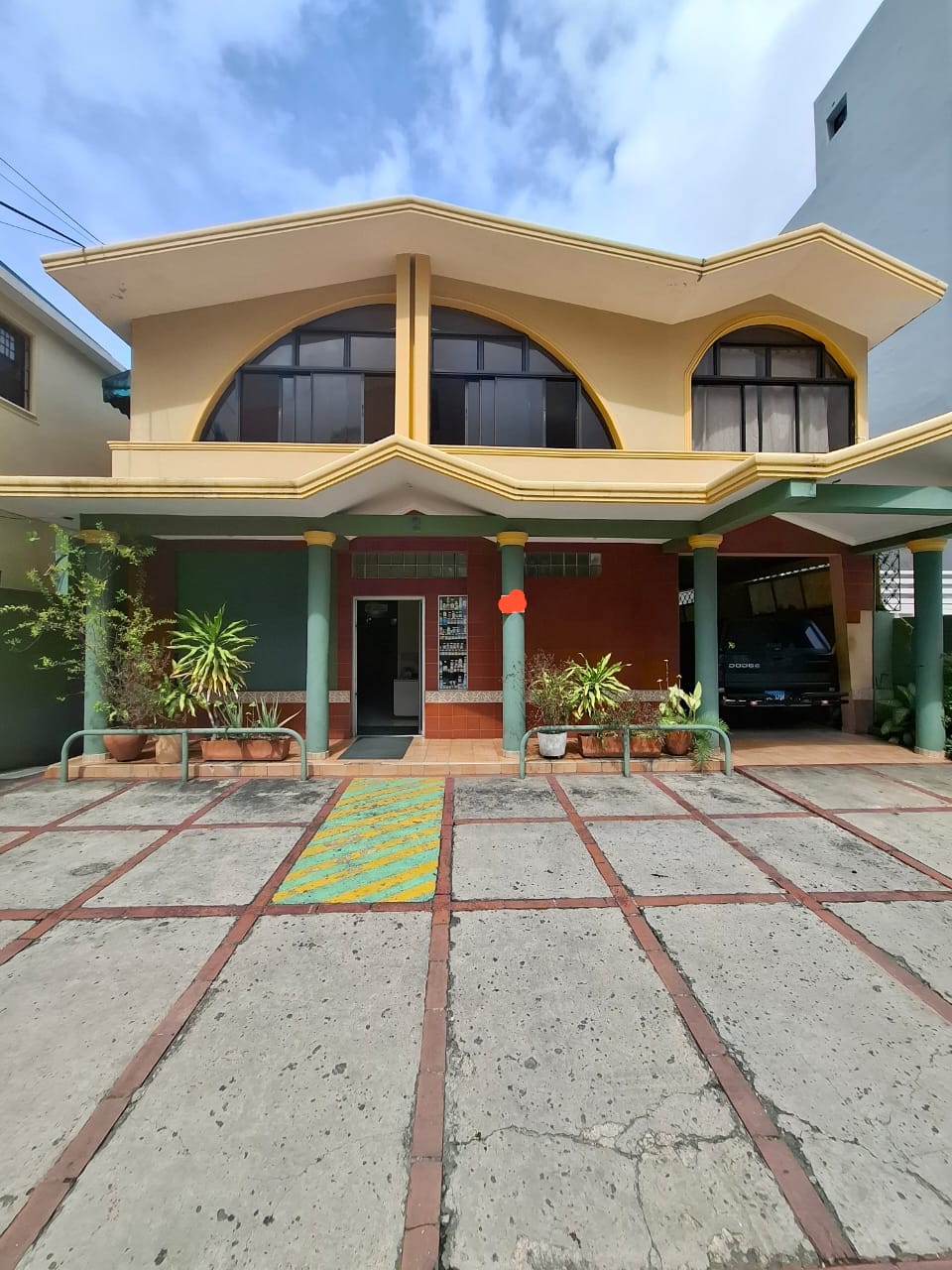 solares y terrenos - Venta de Local C. y Vivienda Zona Universitaria