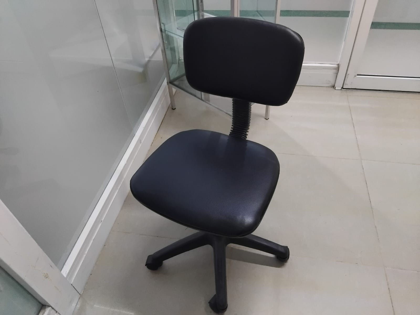 articulos de oficina - Escritorio con silla 1