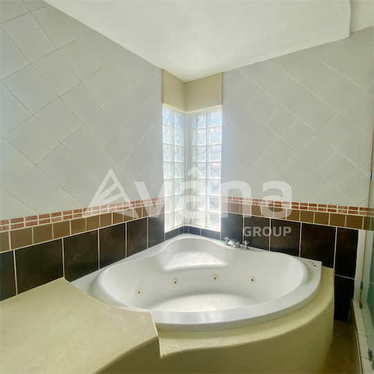 casas - Espaciosa casa de venta en Las Dianas  0