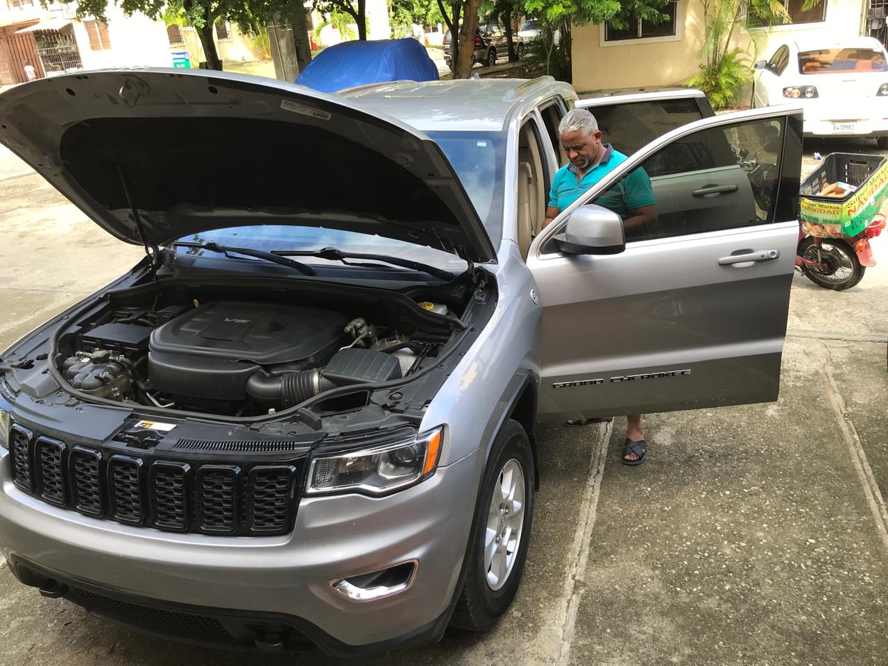 jeepetas y camionetas - Grand cherokee Laredo 4x4 2018  6