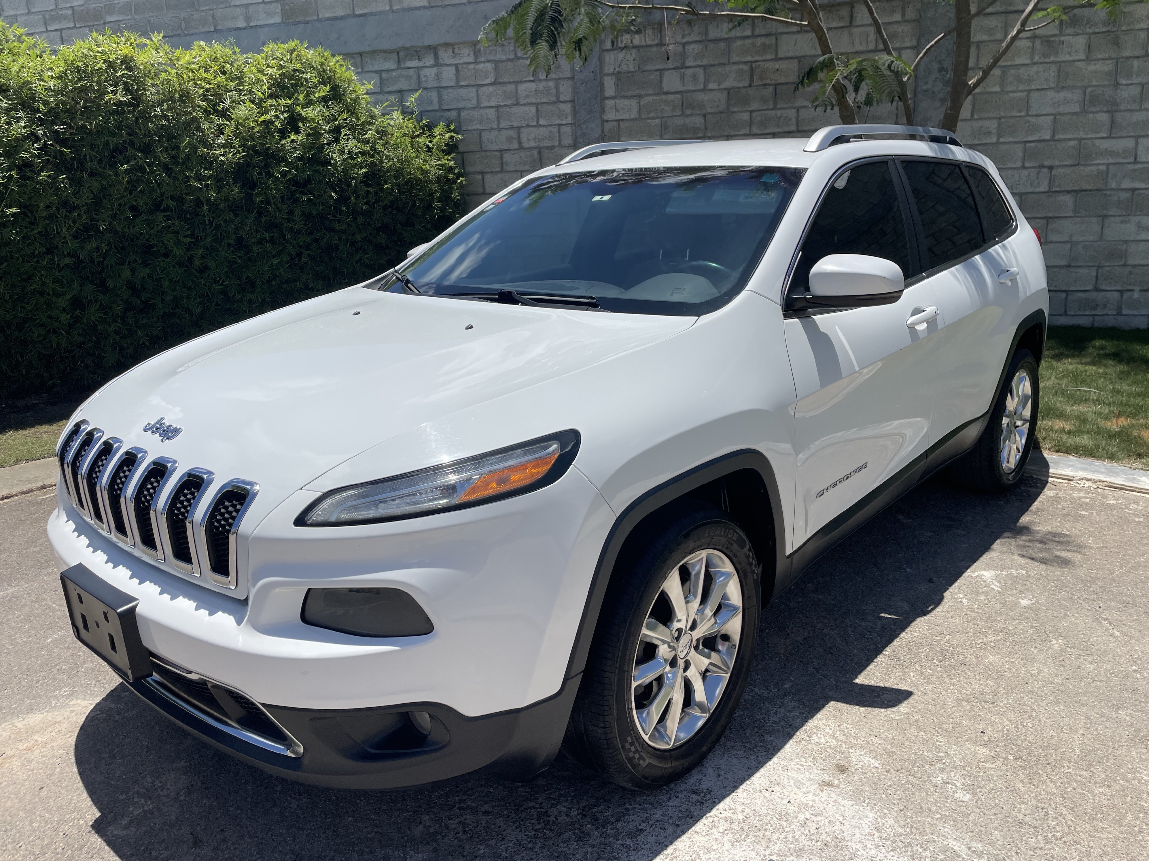 jeepetas y camionetas - Jeep Cherokee limited 2015 0