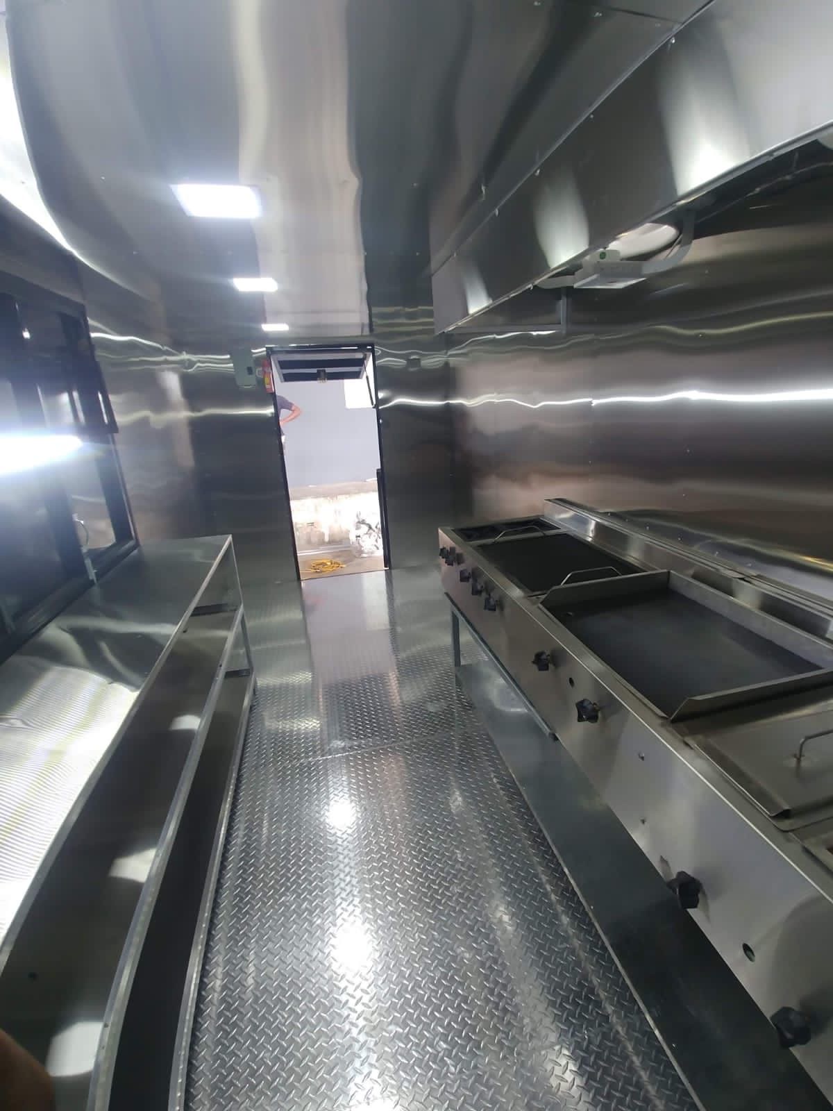 servicios profesionales - Preparación de estructura Food Truck.
¡Damos forma a tu idea sobre ruedas! 7
