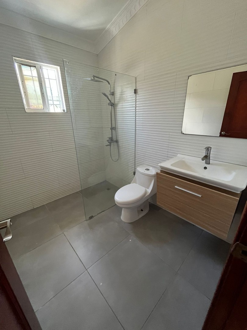 casas - Se vende amplia casa en el Sector Los Corales del Sur, Santo Domingo Este. 9