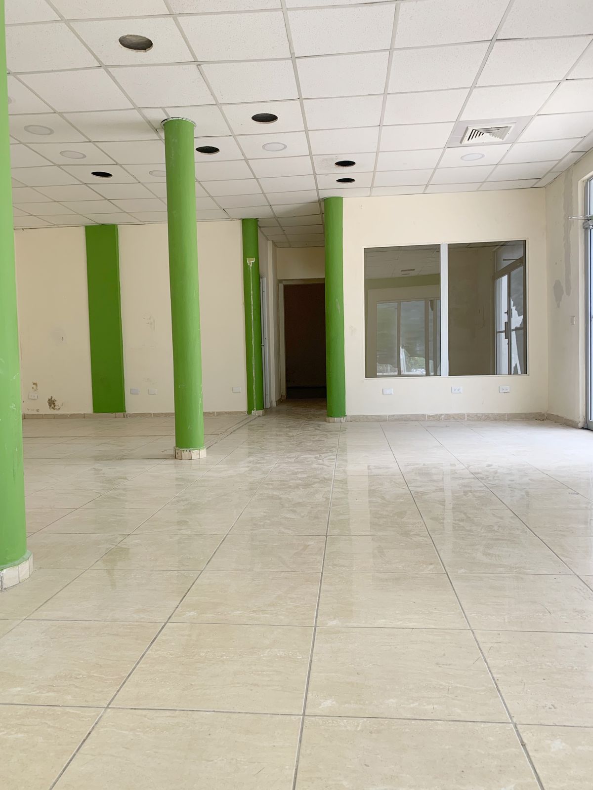 oficinas y locales comerciales - Local comercial Esquinero en alquiler gazcue 8