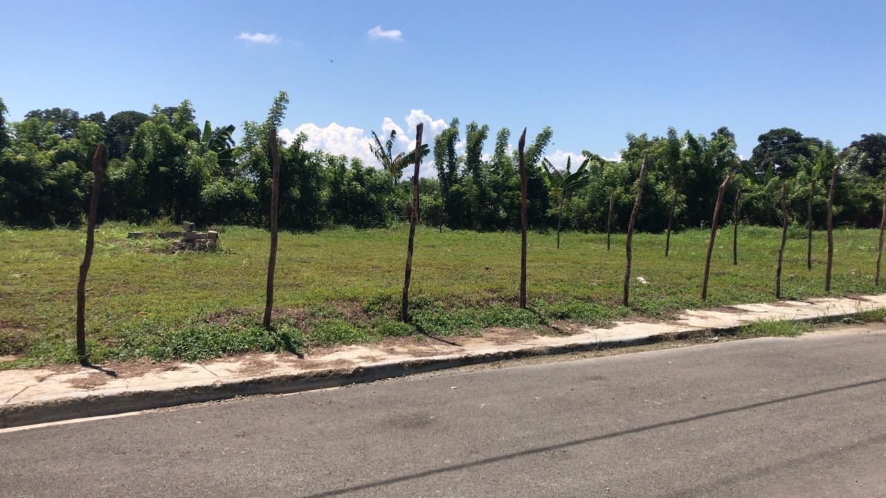 solares y terrenos - VENDO TERRENO 310 MTS,ZONA RESIDENCIAL,ENTRADA DE SALCEDO✅ 1