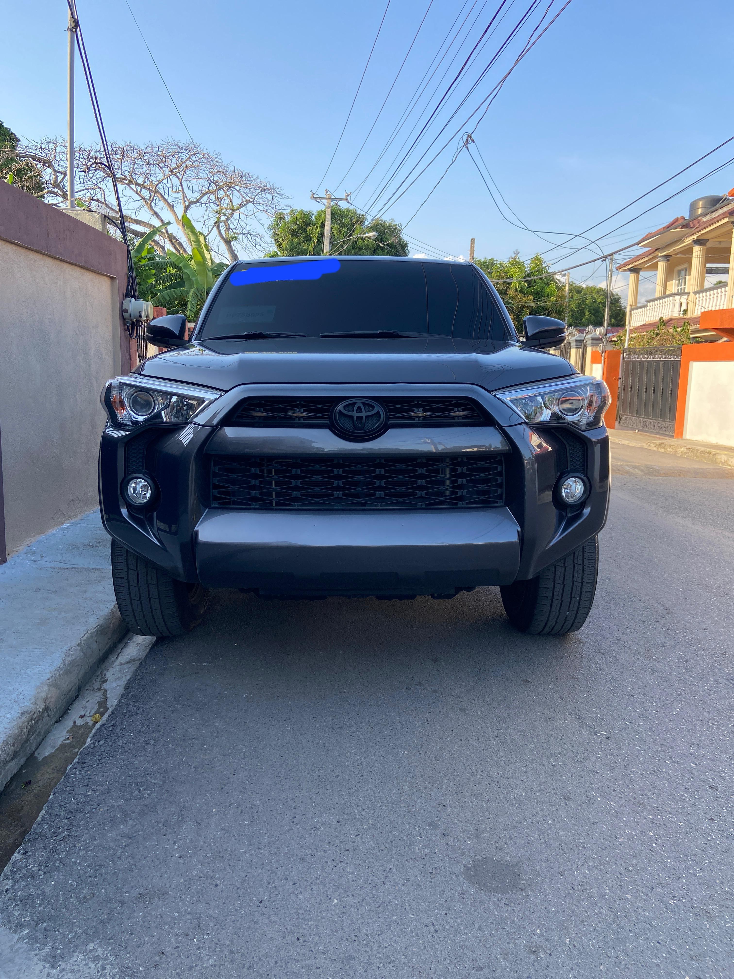 jeepetas y camionetas - Toyota 4runner Sr5 2018 2