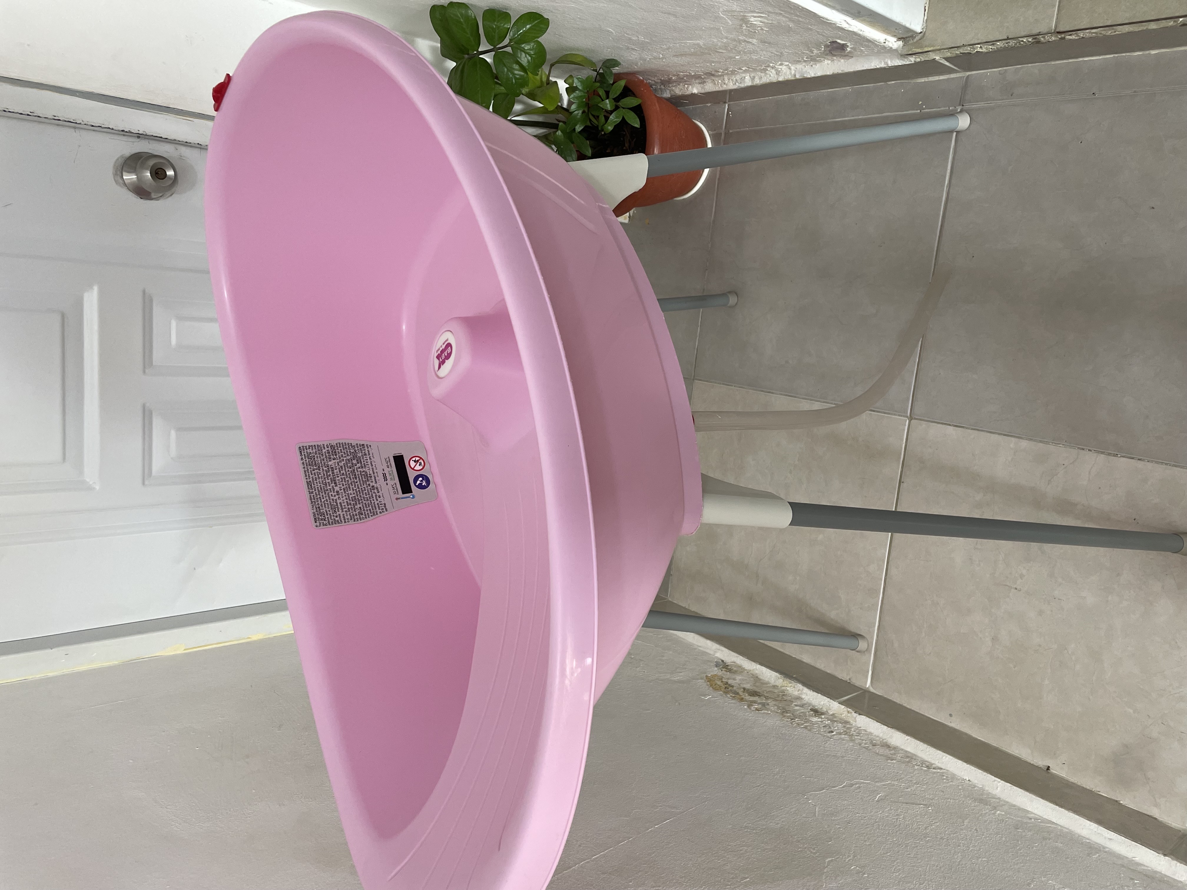 coches y sillas - Bañera para niña, con termostato para el control de la temperatura del agua. 
