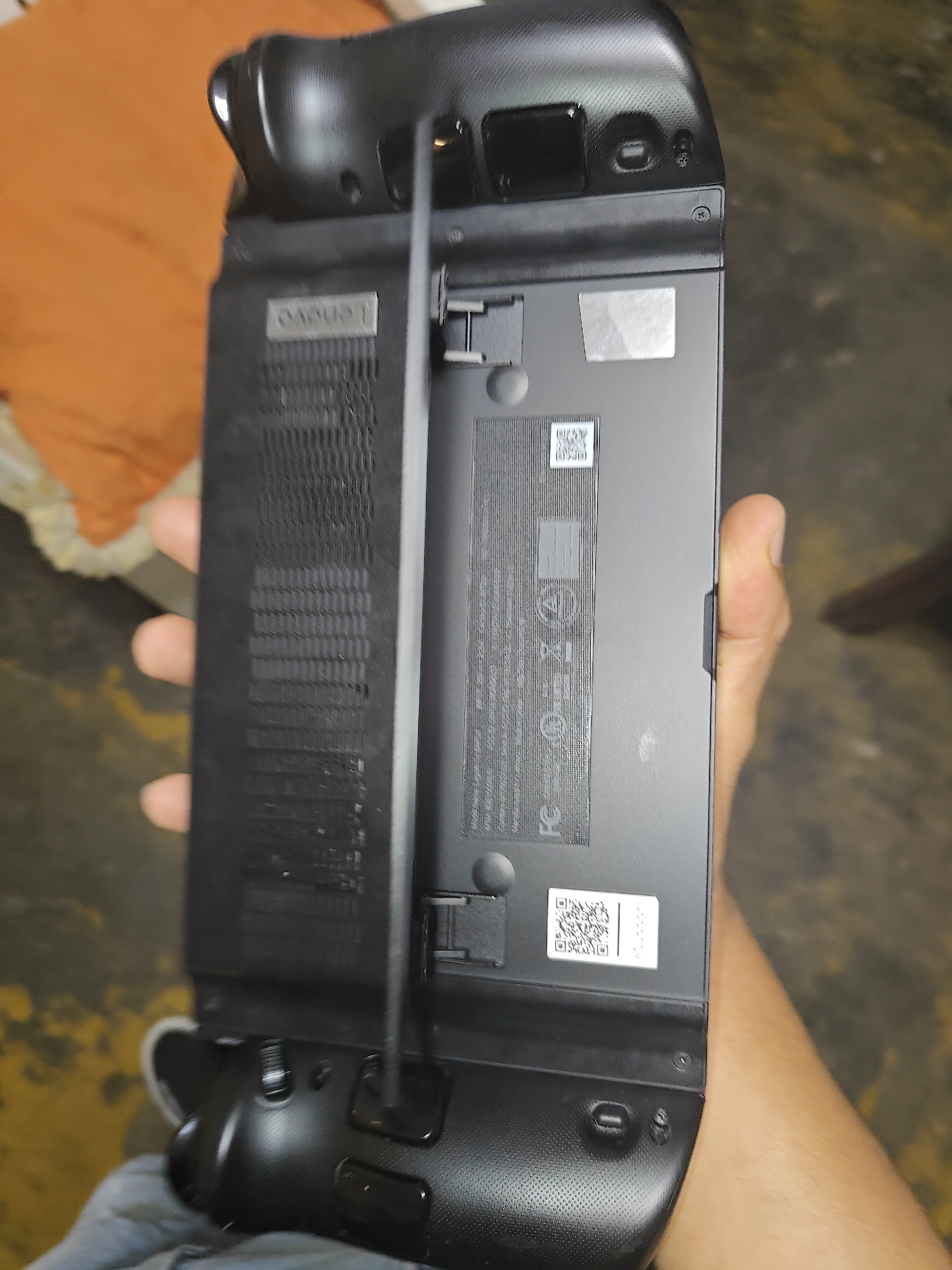 consolas y videojuegos - Lenovo legión go de 16gb y 512gb. con su cargador original, bulto y caja. 2