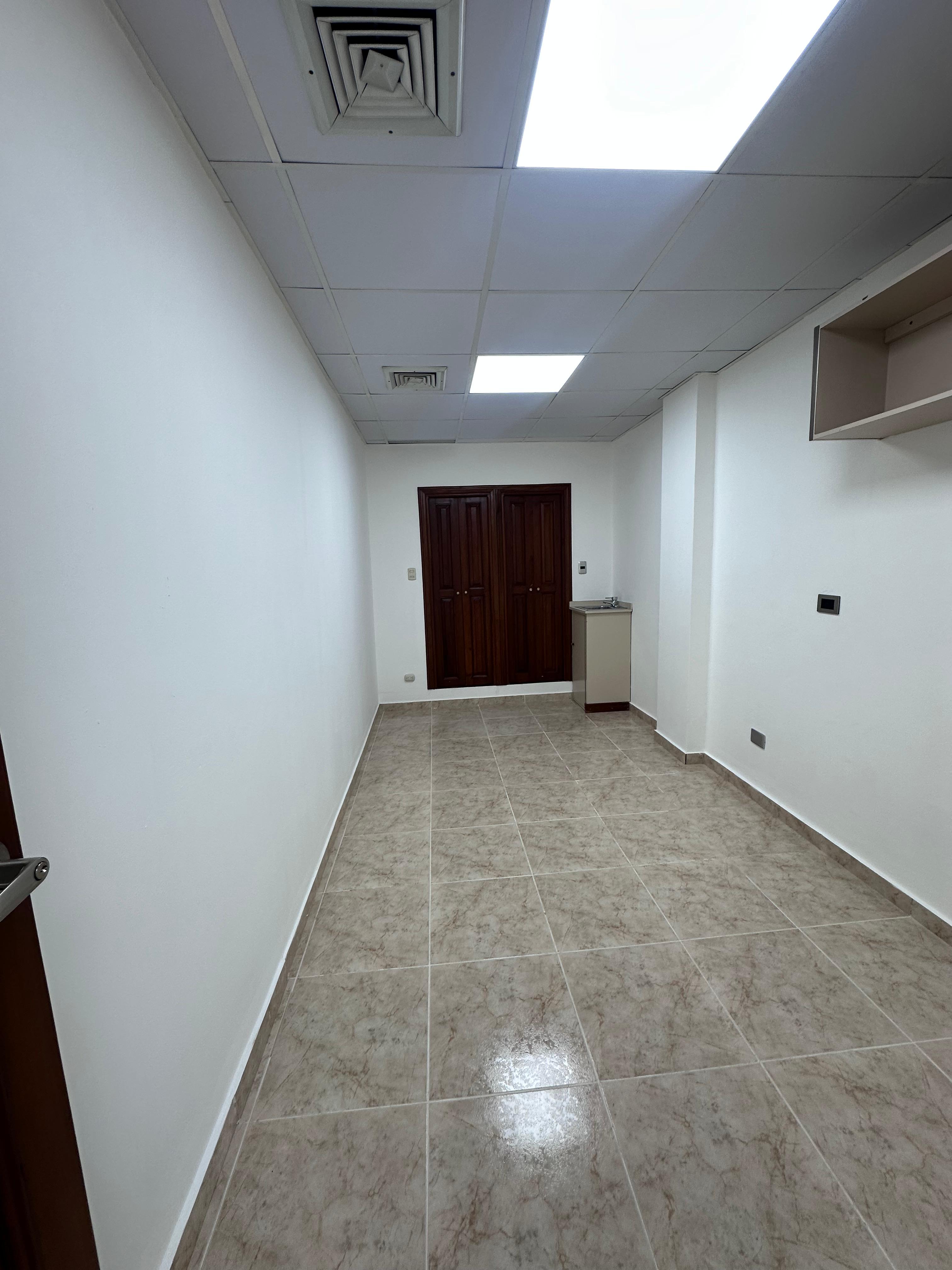 oficinas y locales comerciales - Local comercial en renta en Ensanche Quisqueya  0