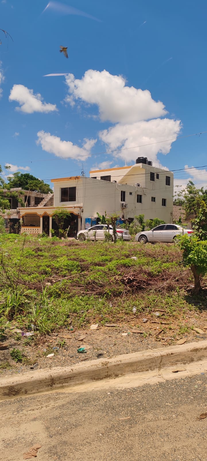solares y terrenos - vendo solar bien ubicado en Res. metropolis  2