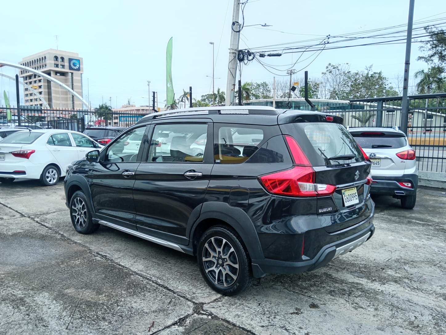 jeepetas y camionetas - ¡Suzuki XL7 2023 semi nueva en RD! 7