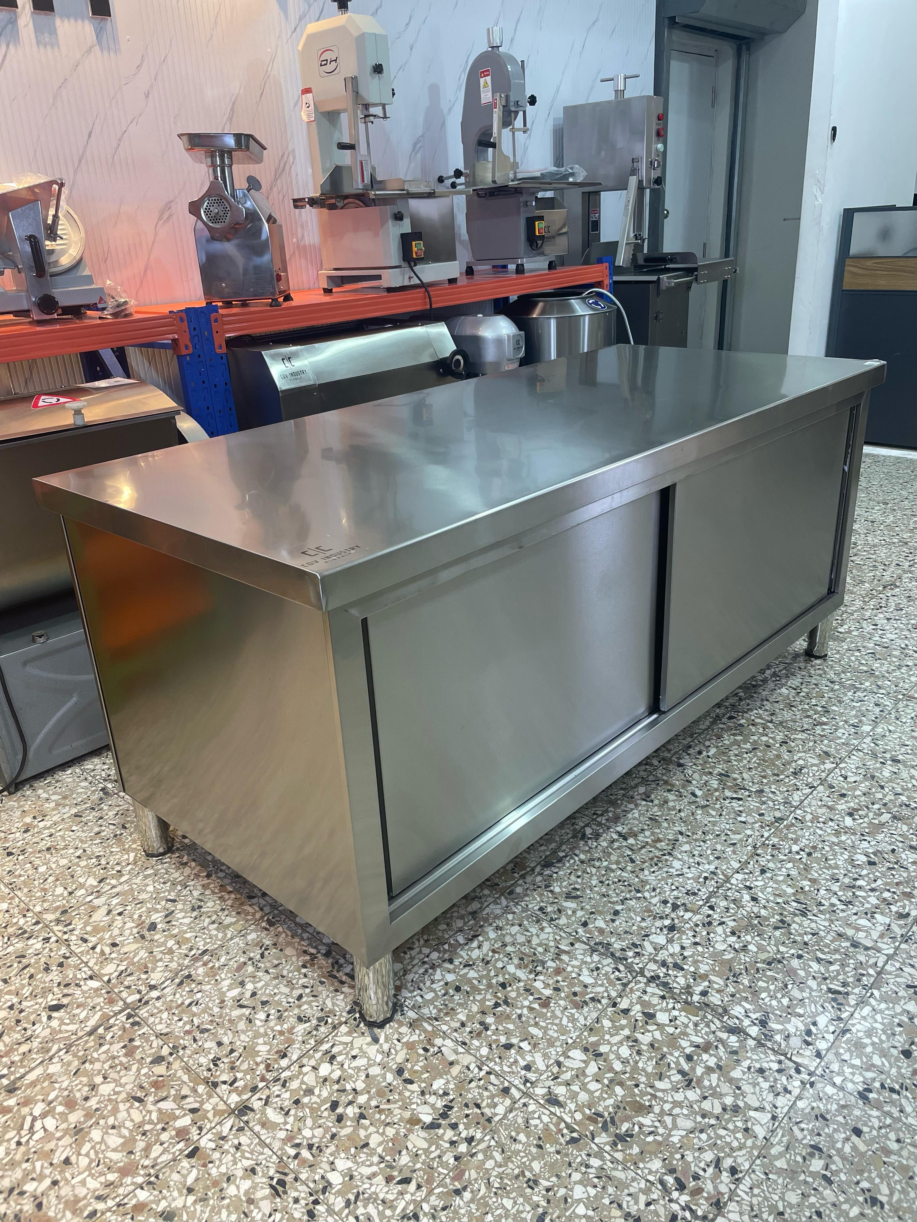 equipos profesionales - Mesa de trabajo de acero inoxidable tipo gabinete  5