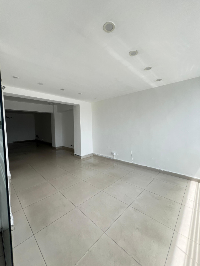 oficinas y locales comerciales -  Alquiler Comercial Primer Nivel  Av. Los Proceres 4