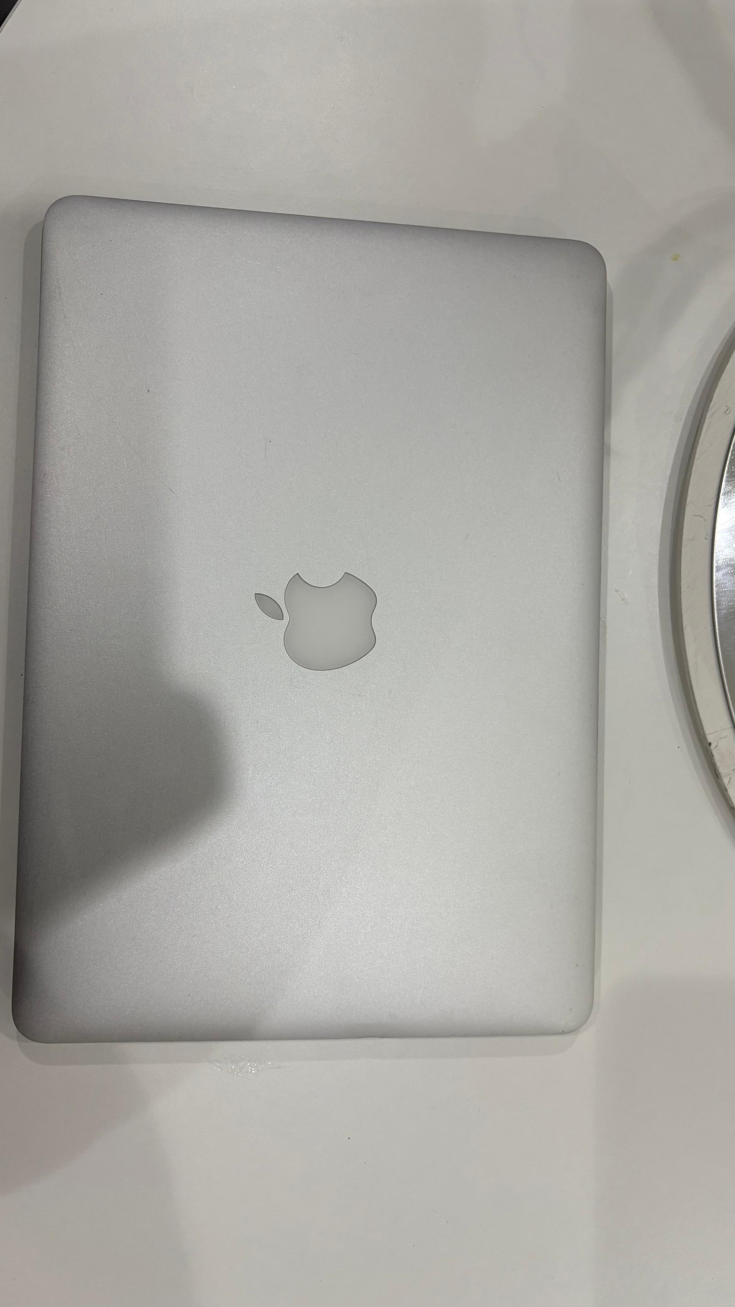 computadoras y laptops - MAC 2012 procesador i5 RAM 8 precio neg 2