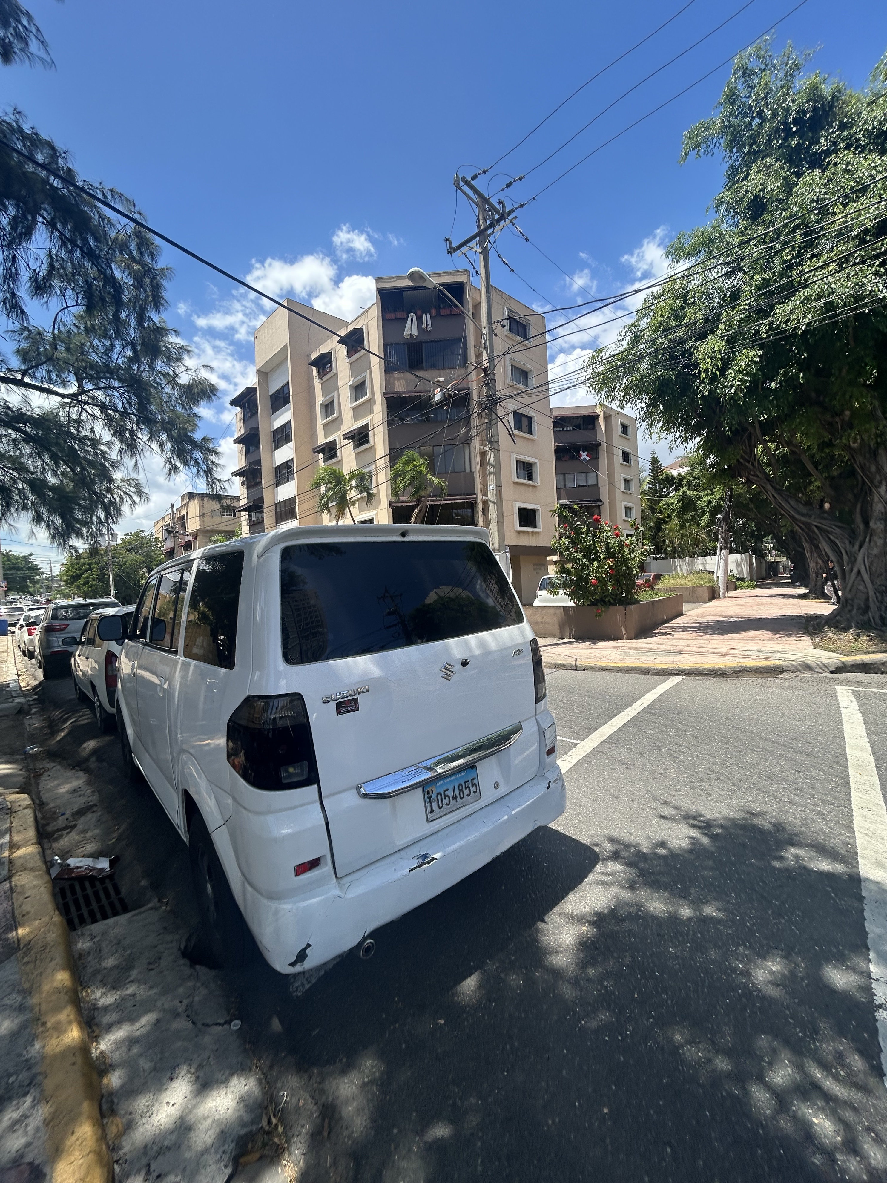 jeepetas y camionetas - Se vende Suzuki APV 2011- Automático, gasolina y gas 3