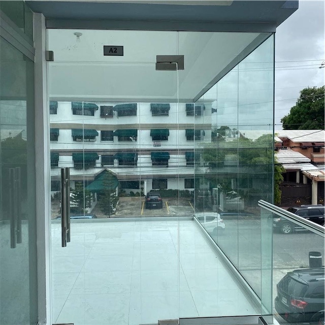 oficinas y locales comerciales - Venta de Local con gran visibilidad en el millon 5