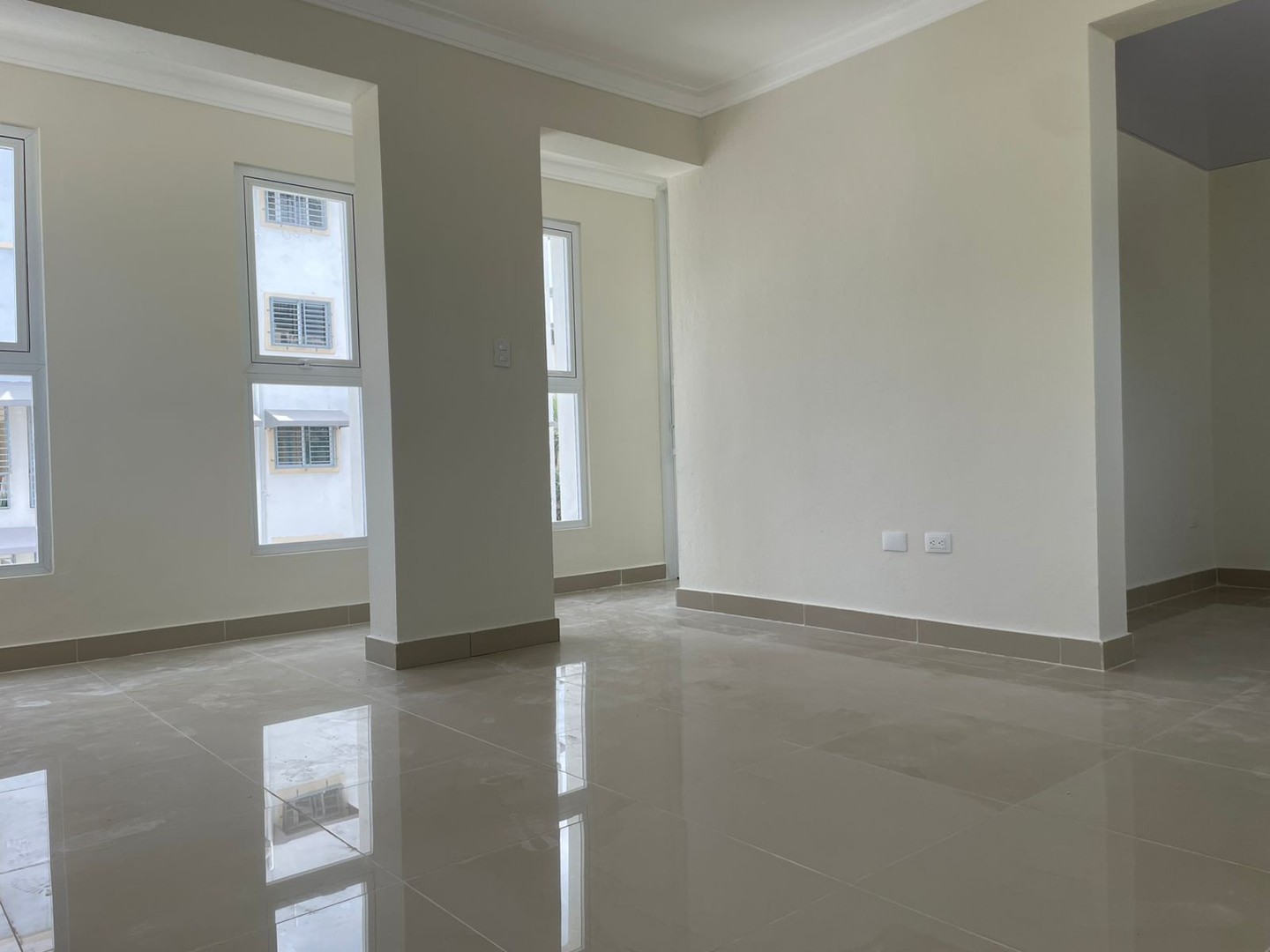 oficinas y locales comerciales - Locales para Oficinas o comercio en Venta frente al Malecón DN 4