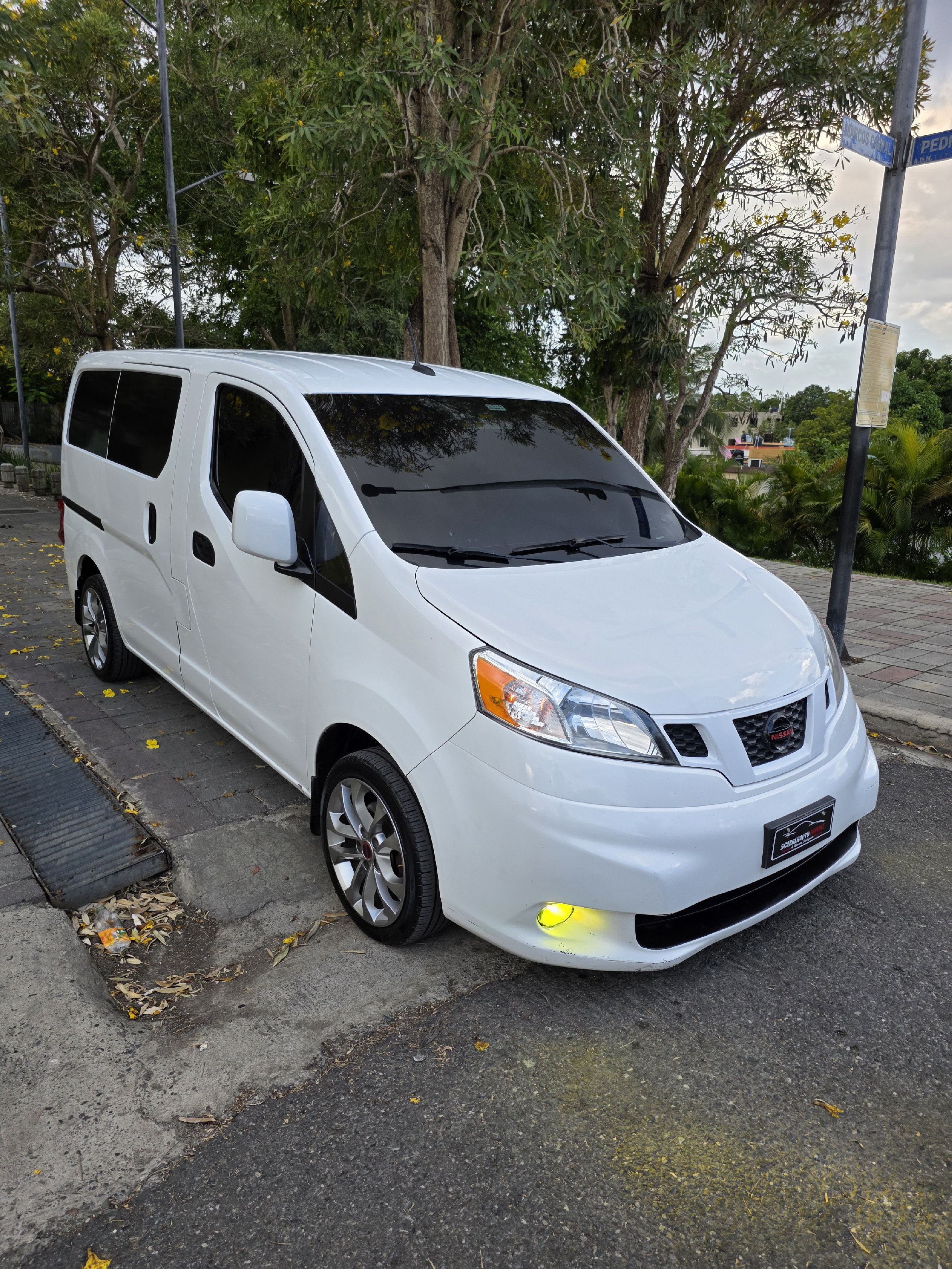 jeepetas y camionetas - nissan nv 200 2018 americana 2