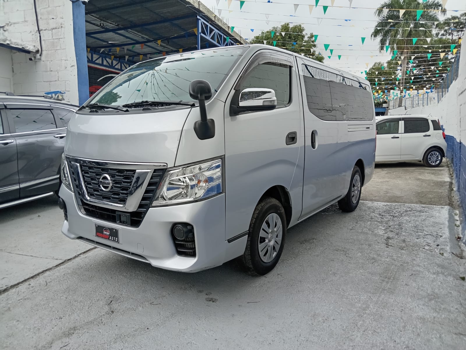 carros - NISSAN CARAVAN NV350 0