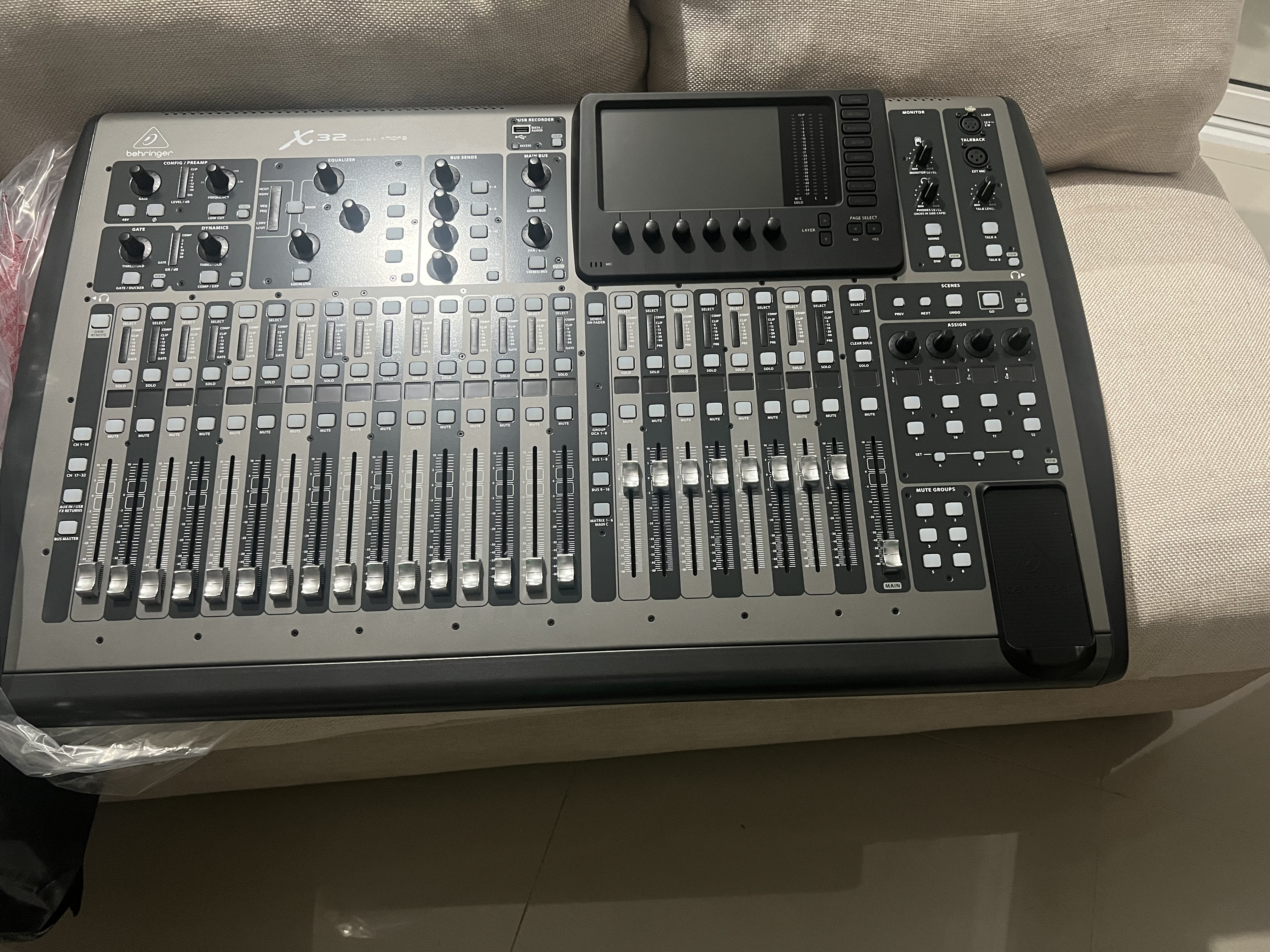 camaras y audio - NUEVA, vendo consola digital BEHRINGER X 32 (La full) 1