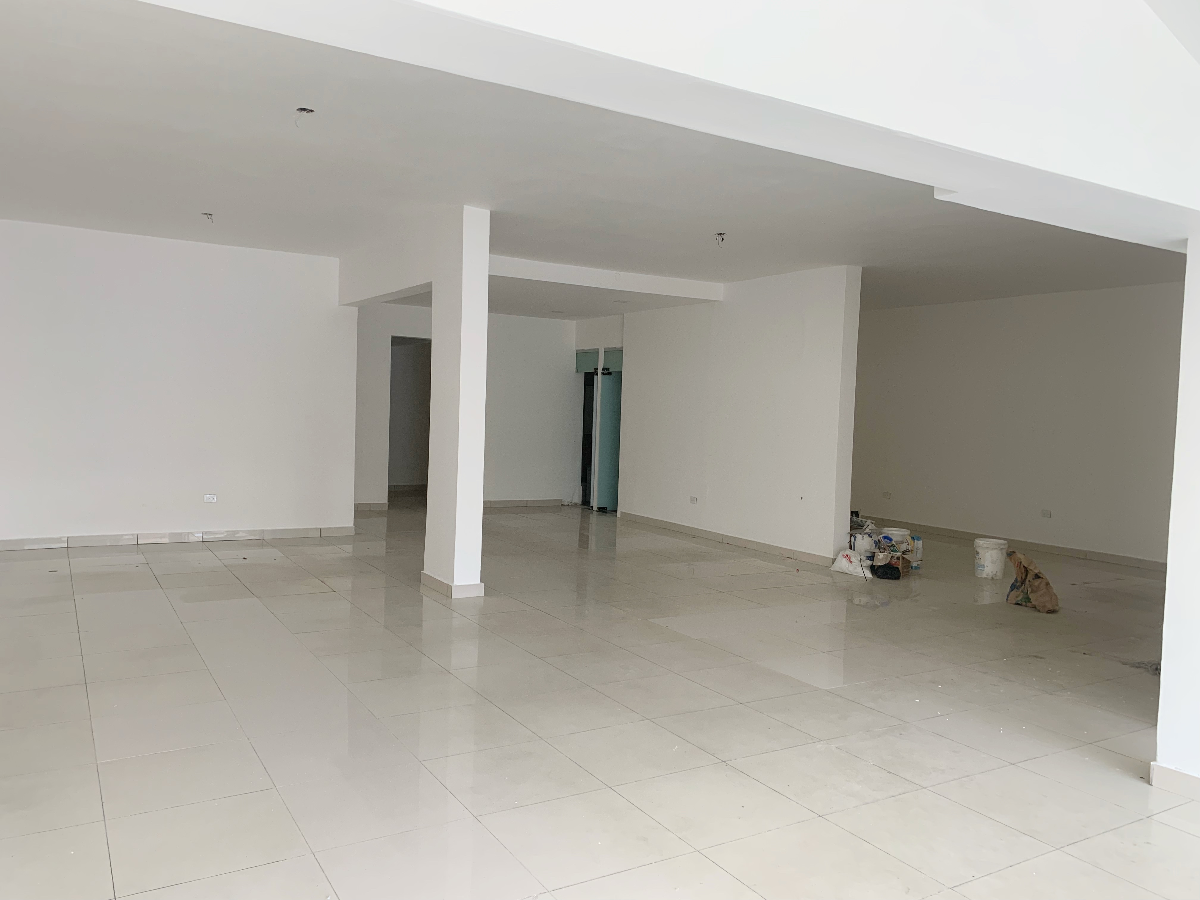 oficinas y locales comerciales - Local bella vista  1