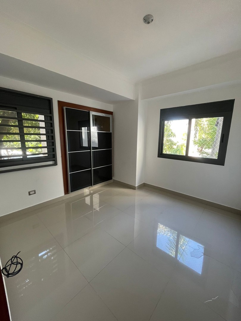 apartamentos - Rento Apto Moderno de 3 Habitaciones en 2do Piso en Las Praderas. 
CÓDIGO: PD253 6