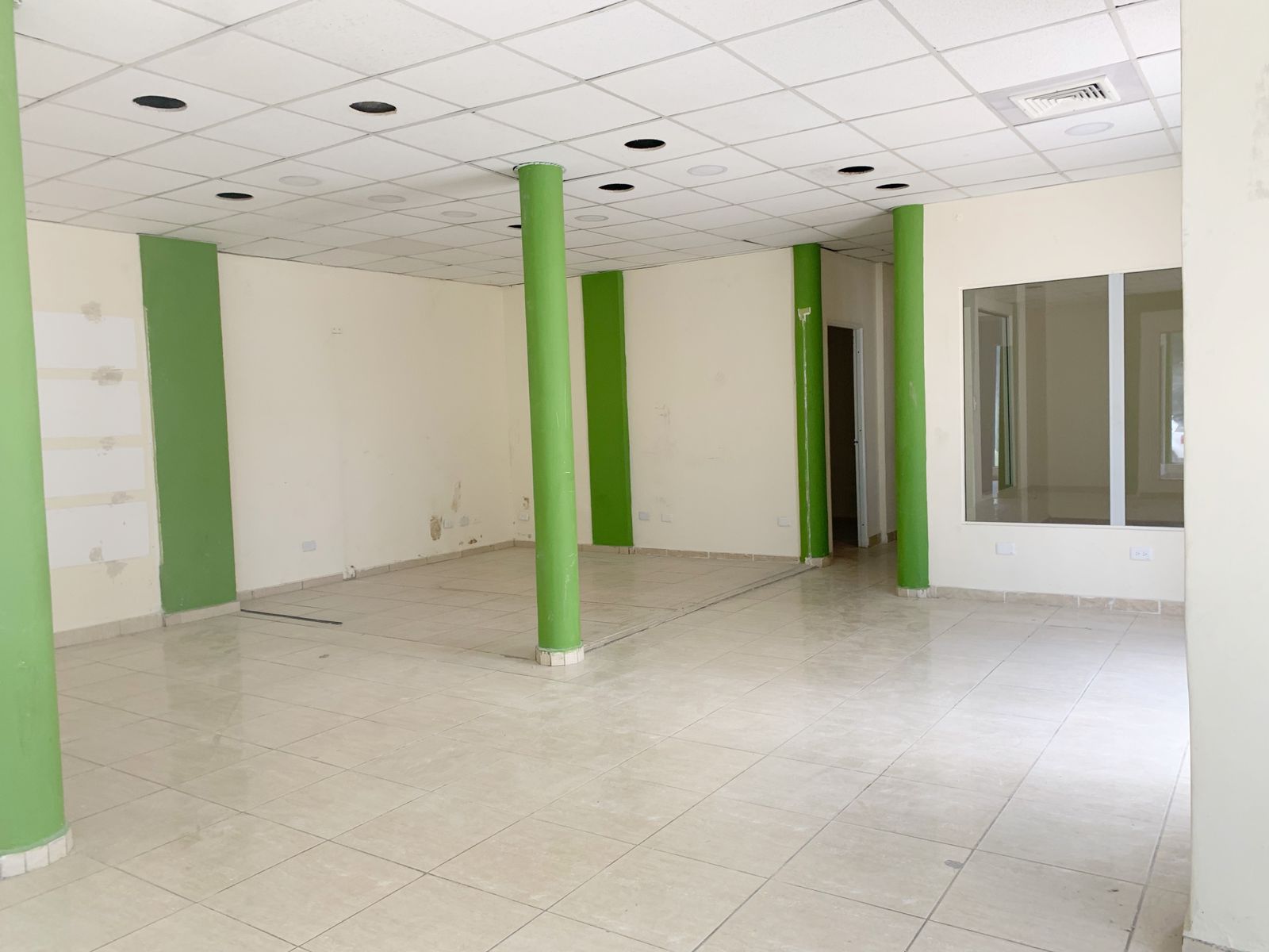 oficinas y locales comerciales - Local comercial Esquinero en alquiler gazcue 9