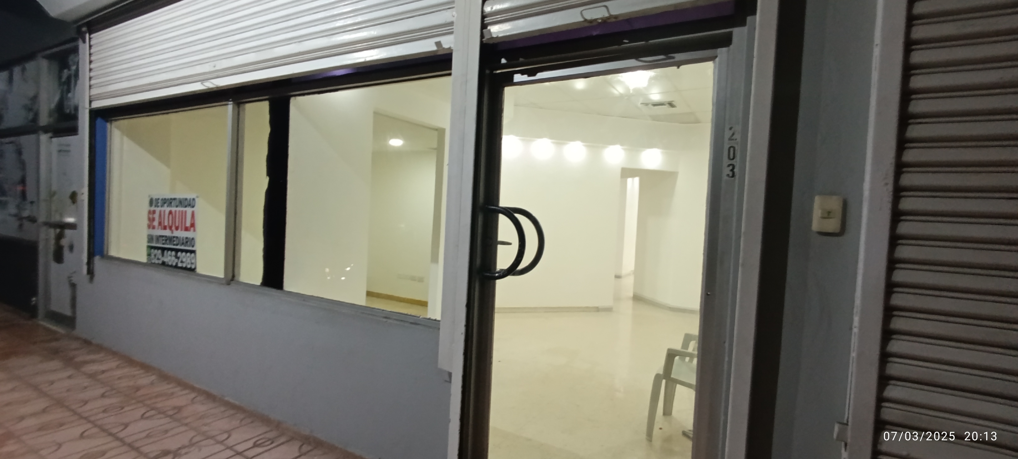 oficinas y locales comerciales - Local amplio ideal bar, estética centro llamadas, puedes quitar las divisiones  0