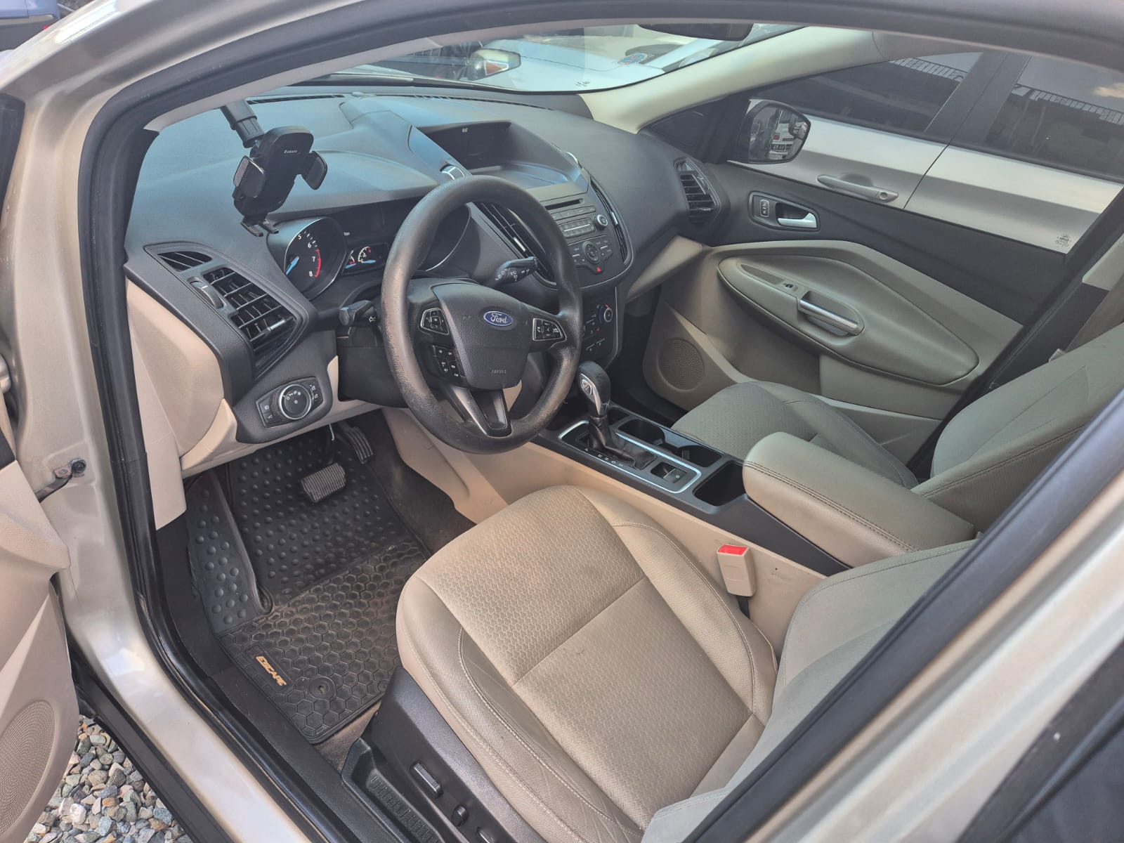 jeepetas y camionetas - Ford Escape 1.5T 2018 Inicial 
125 mil no importa el credito 3