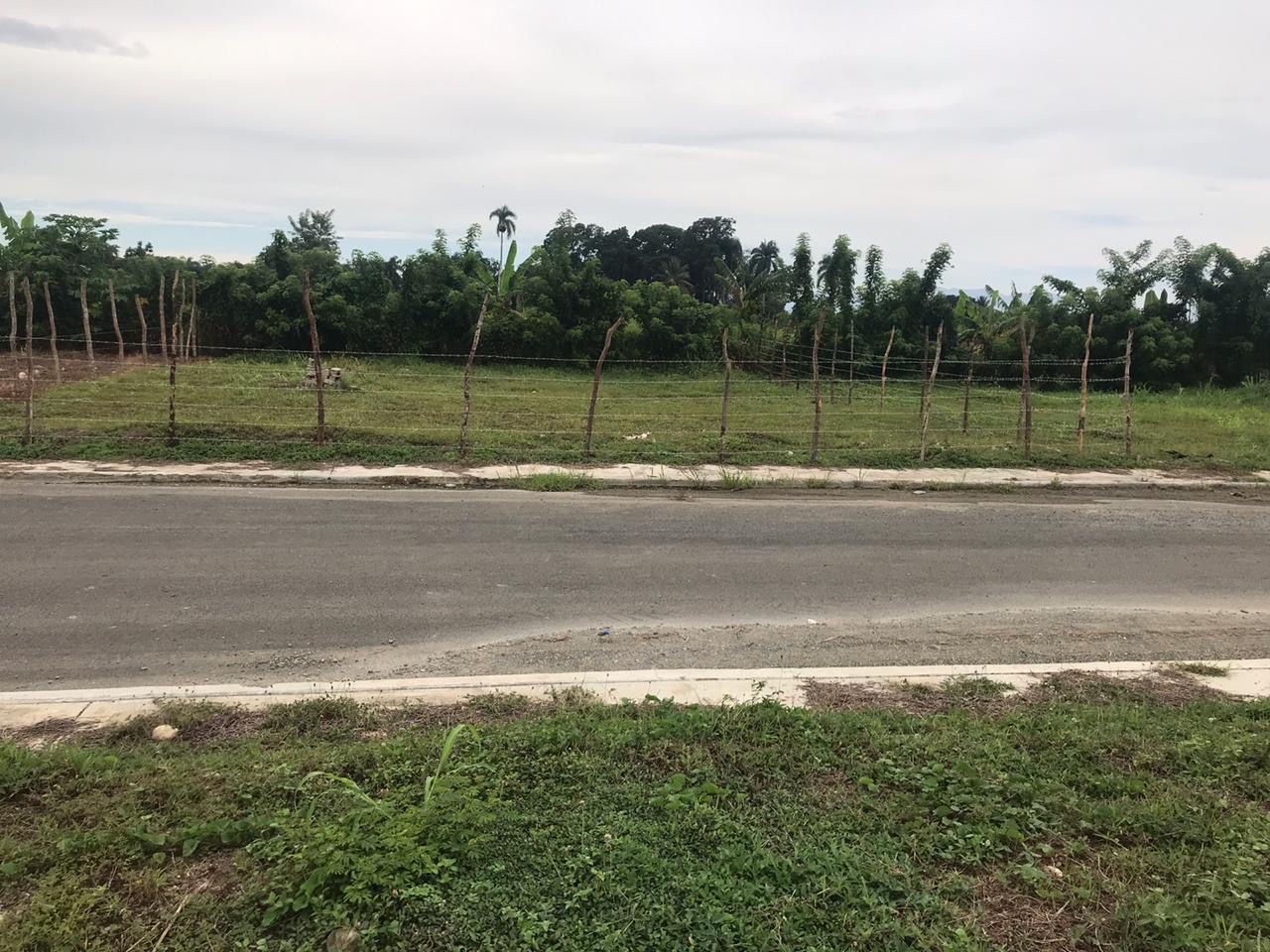 solares y terrenos - VENDO TERRENO 310 MTS,ZONA RESIDENCIAL,ENTRADA DE SALCEDO✅ 2