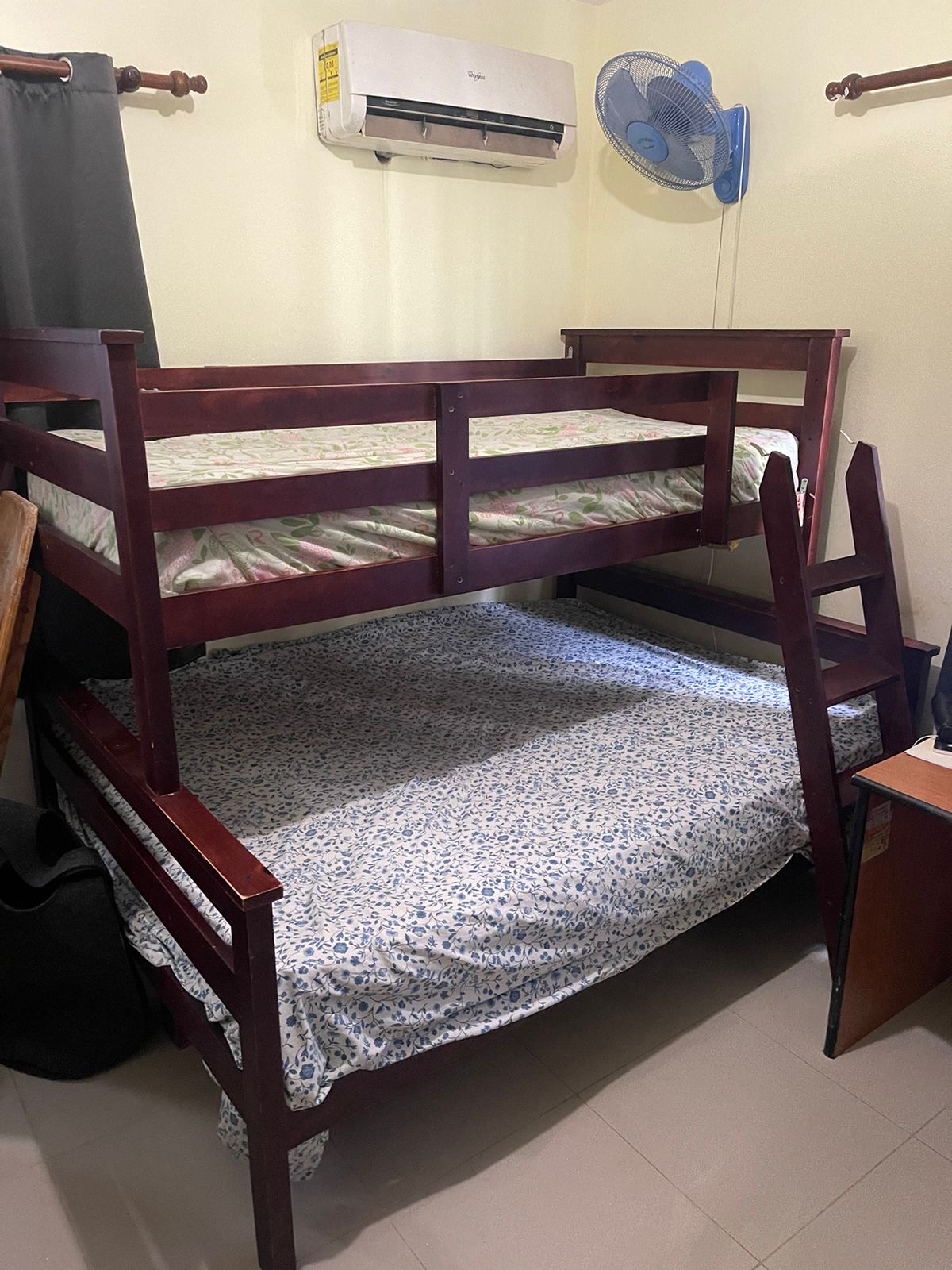 muebles y colchones - Se vende Camarote de Madera, sin colchones, en muy buenas condiciones 
