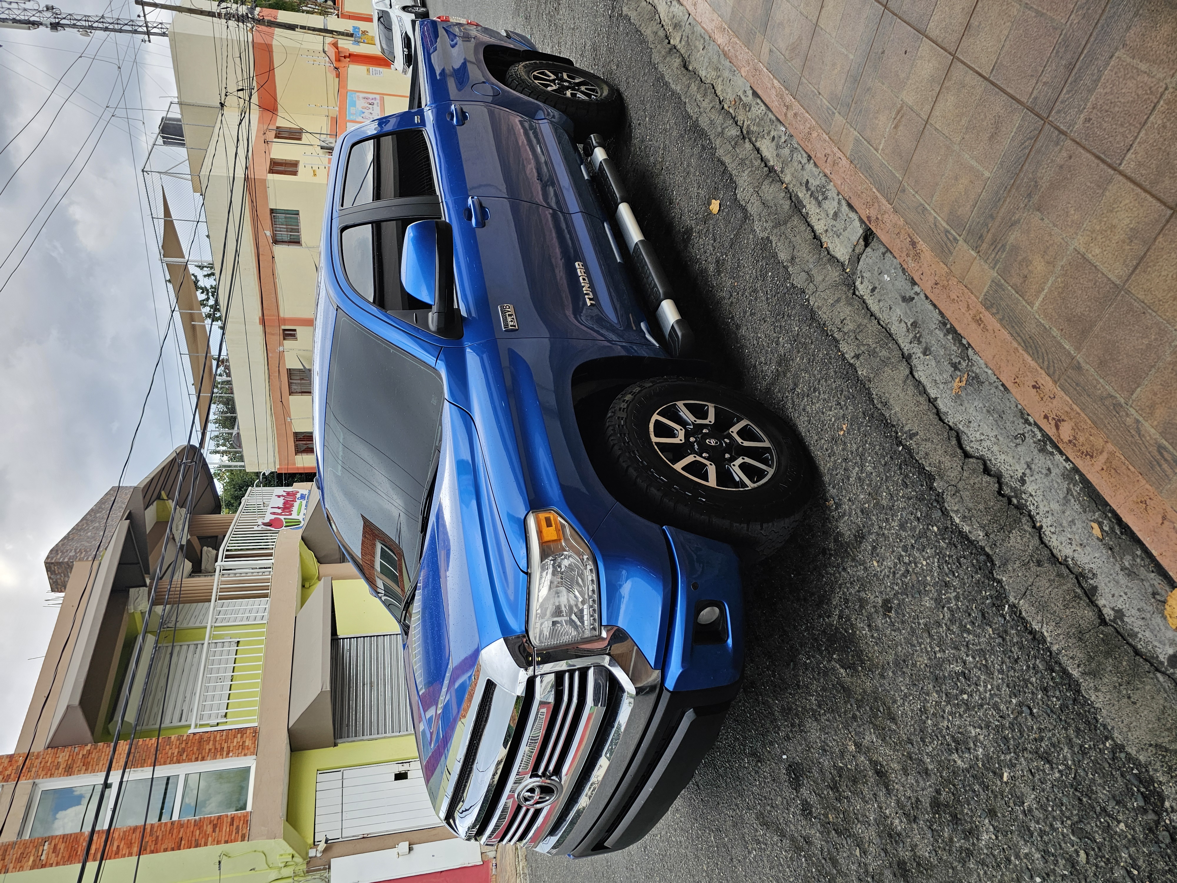 jeepetas y camionetas - TOYOTA TUNDRA 2016 1