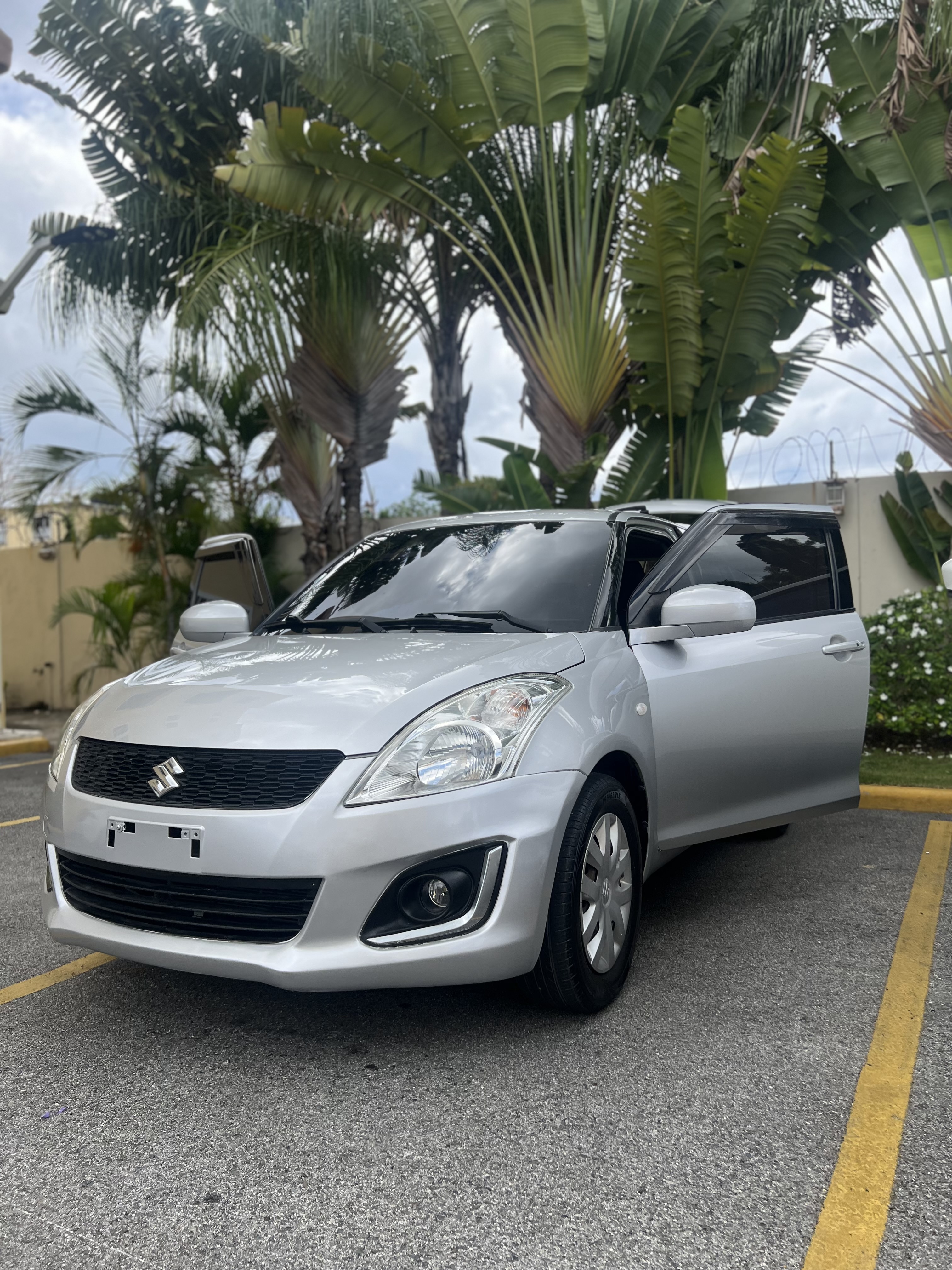 carros - Vehículo Suzuki Swift 2014 0