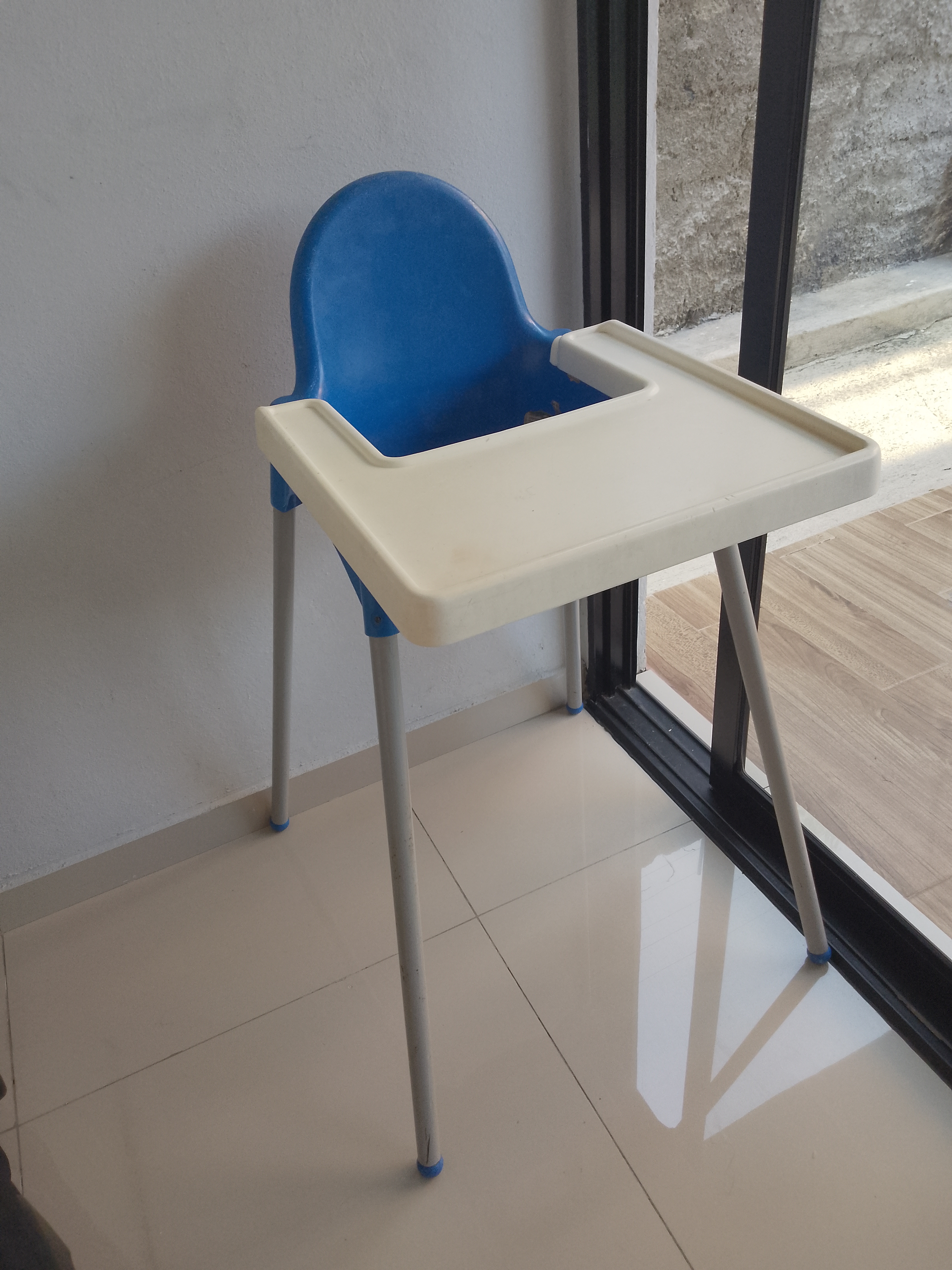 coches y sillas - Silla de comer bebes con  un forro de cojín

Usada como nueva. 0
