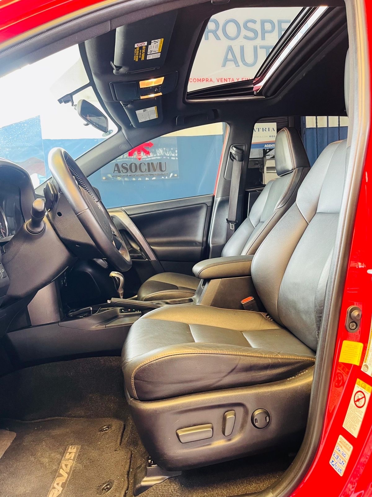 jeepetas y camionetas - Vendo Toyota RAV4 SE 2016 7