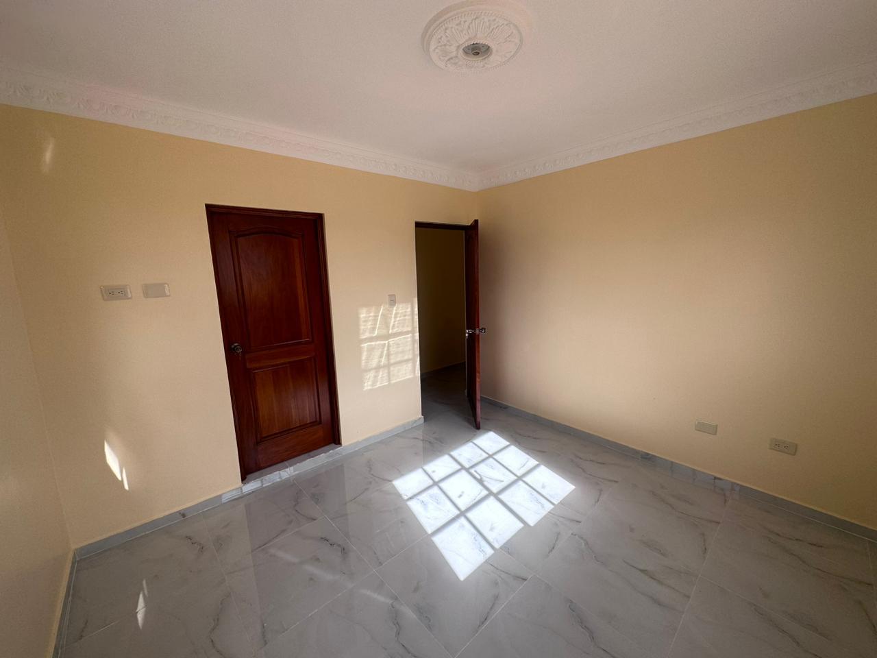 casas - Amplia Casa de 2 Niveles en Prado Oriental - Lista para Entregar 4