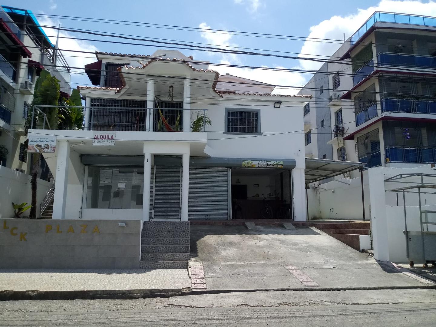 casas - CASA DE VENTA EN LA JACOBO MAJLUTA. 1