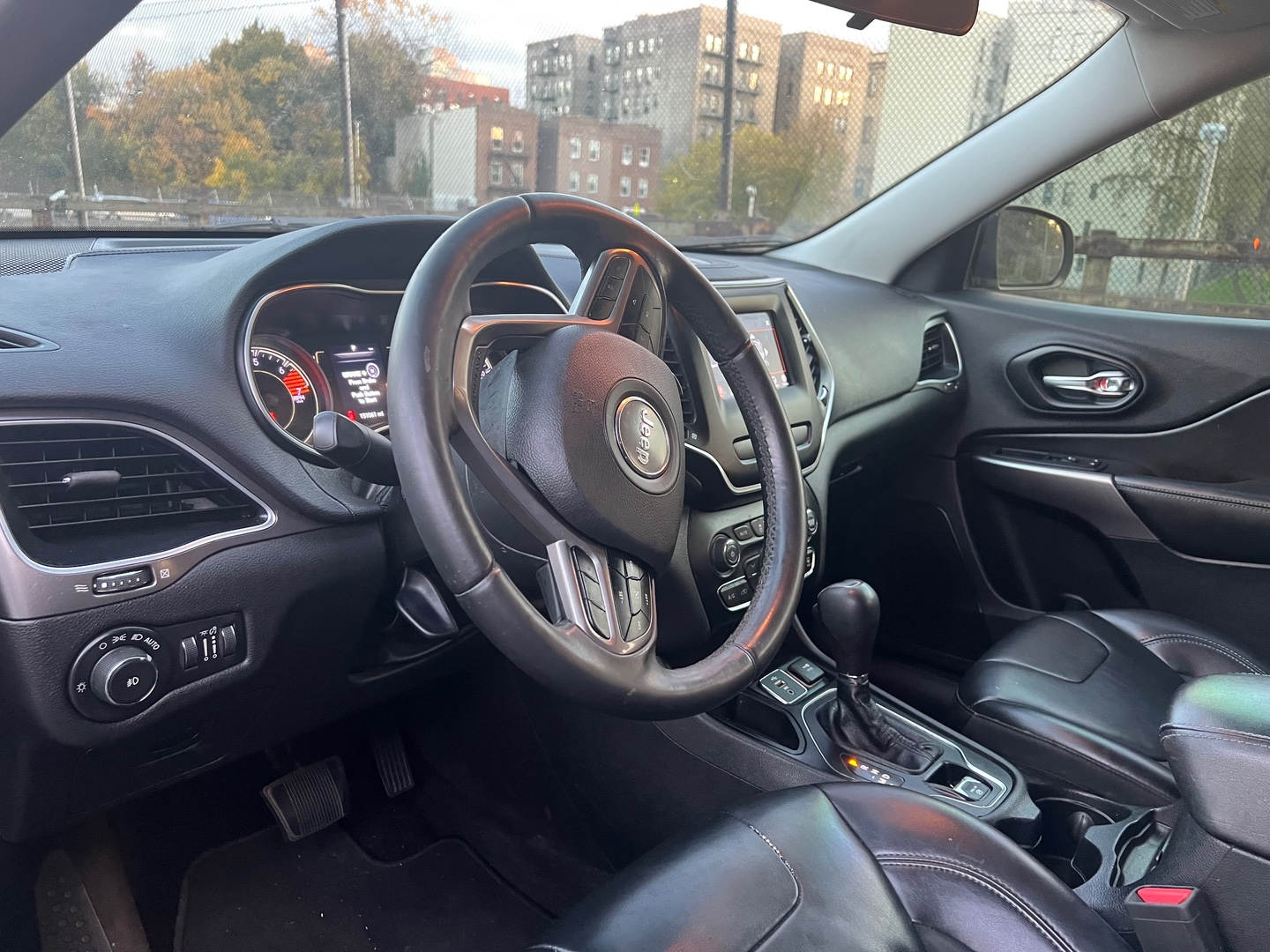 jeepetas y camionetas - 2019 Jeep cherokee Excelente. un solo dueño pintiras original. y buen precio. 7