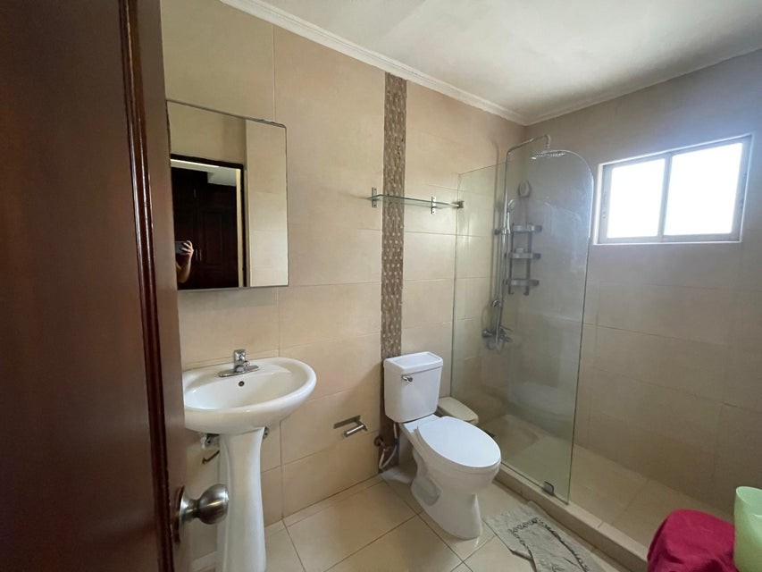 apartamentos - Apartamento en venta #24-1303 balcón, 3 hab. cocina fria y caliente, terraza. 8